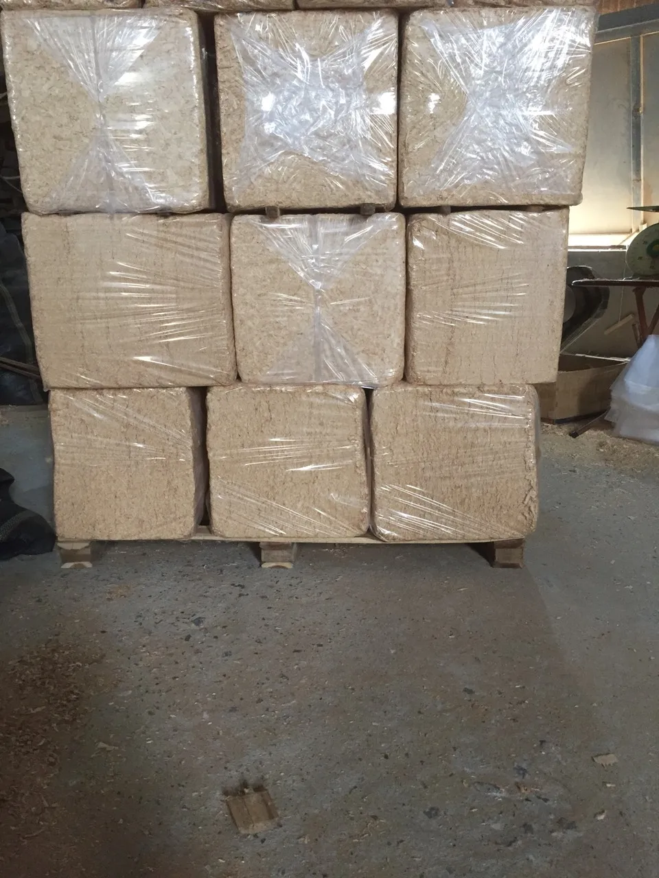 100% ACACIA WOOD SHAVINGS for CHICKEN BEDDING / PINE WOOD SHAVINGS for HORSE WHATSAPP: +84911406611