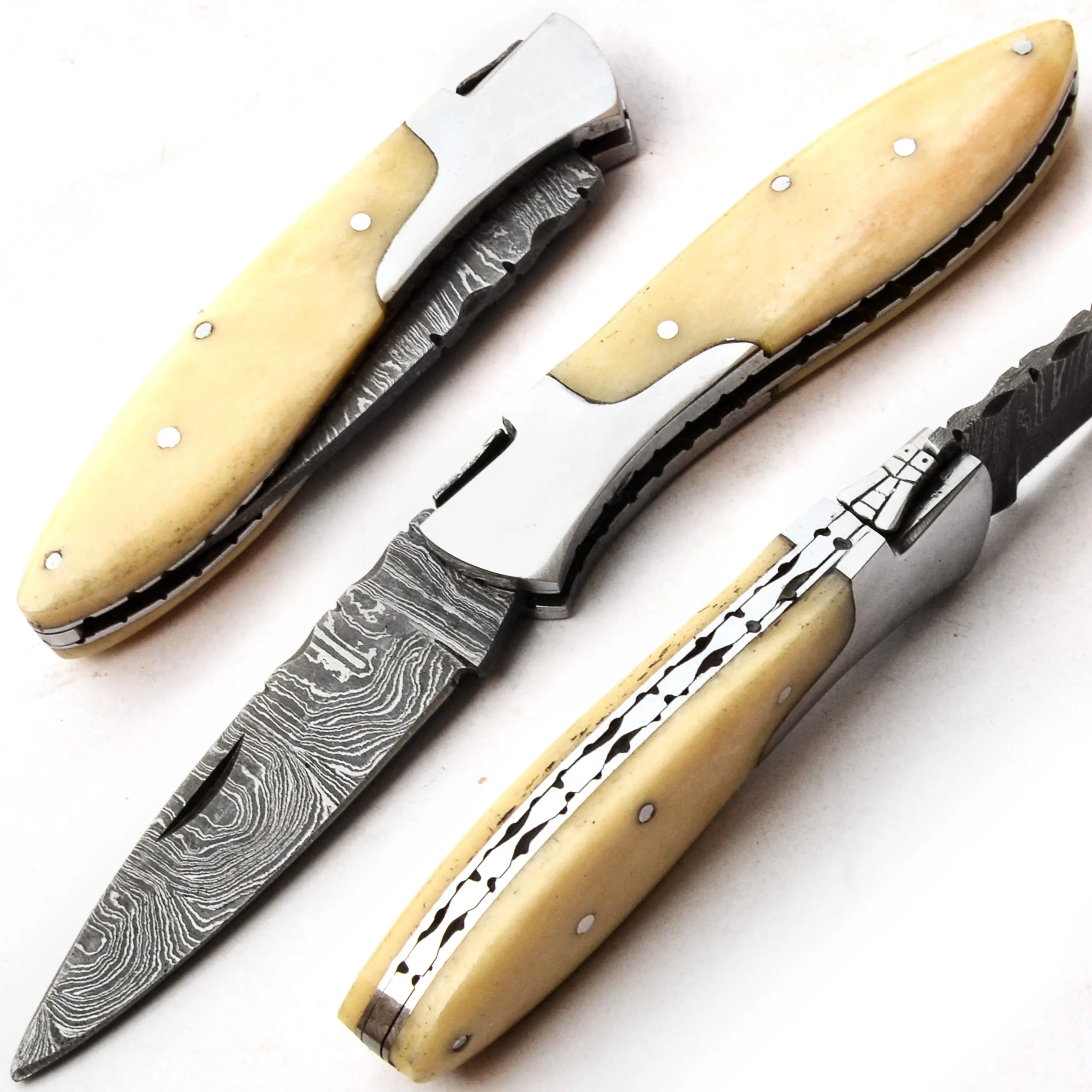 
 Складной/карманный нож ручной работы из дамасской стали с ручкой в виде Верблюжьей Кости  