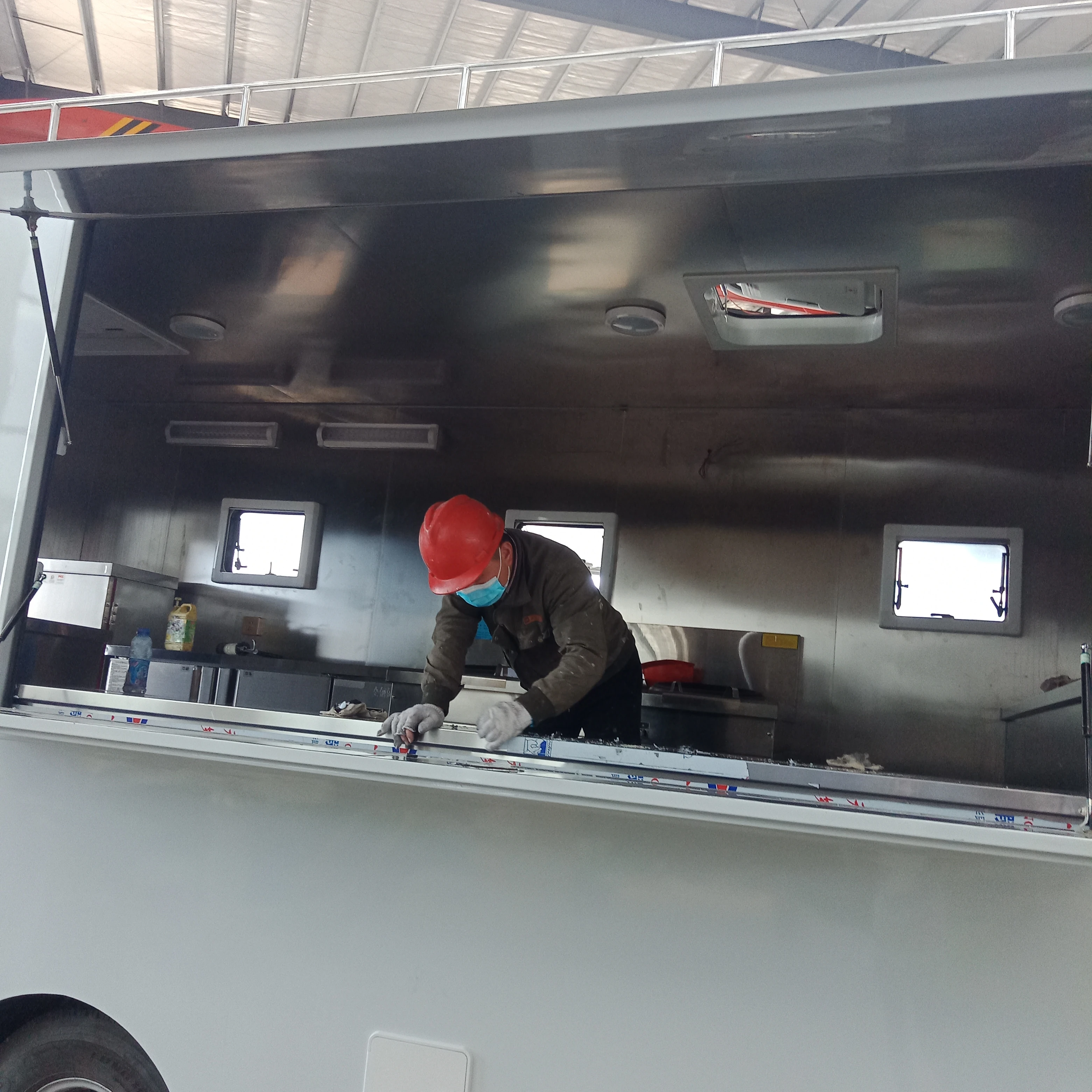 MOBILE KITCHEN FOOD TRUCK VEHICLE