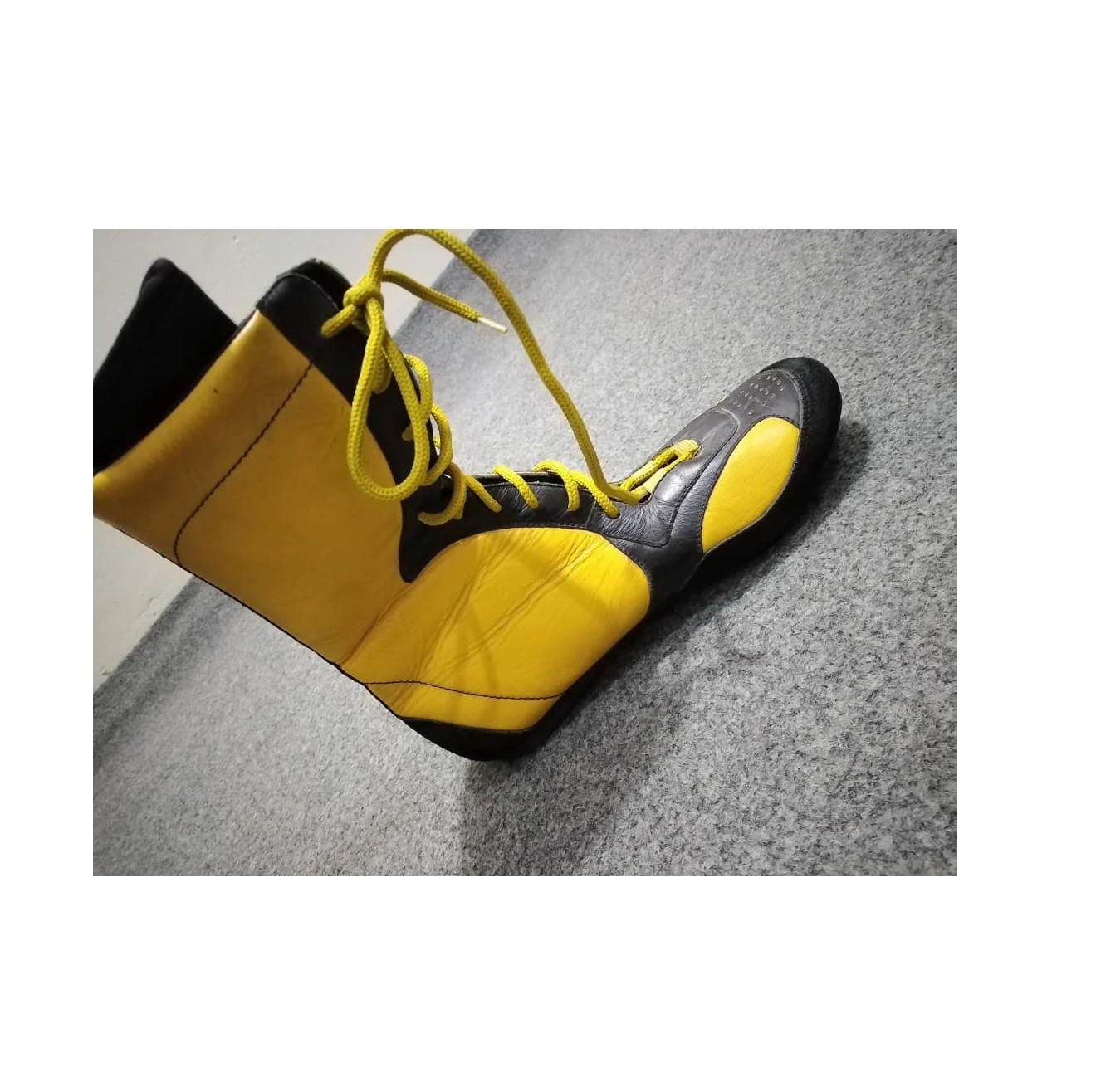 Hot Selling Custom Long Style Yellow High Ankle Boxing Shoes for Men Kick Boxing Boots for Training Fitness Walking Shoes