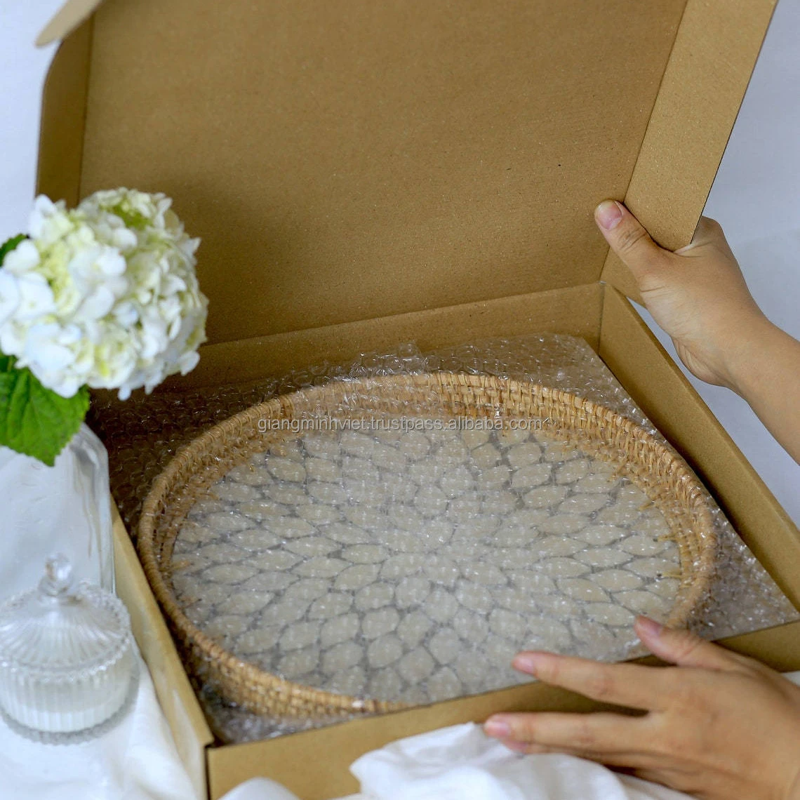 Amazon Packing Customize Logo Rattan Wicker Tray with Mother of Pearl Inlay Manufactured in Vietnam