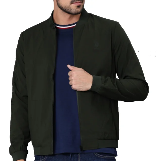 Однотонная куртка-бомбер оливкового и зеленого цвета с воротником-стойкой