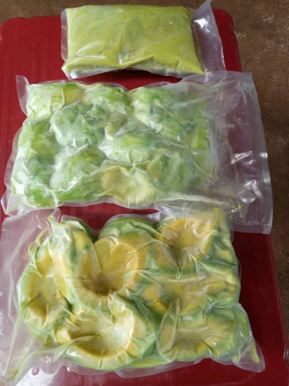 IQF FROZEN AVOCADO HALF CUT/ FROZEN AVOCADO CHUNK  FROM VIET NAM PACKING 10KGS//CARTON