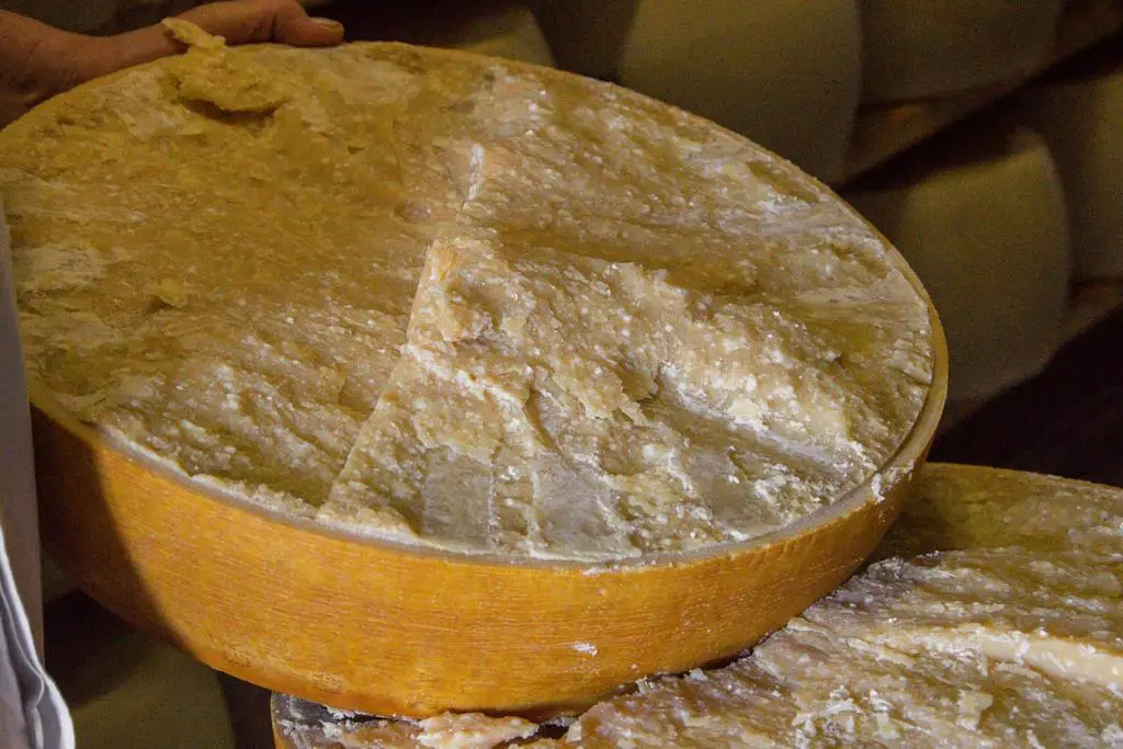 
Prime Quality Parmigiano Reggiano Cheese 120 Months 4,5 kg 