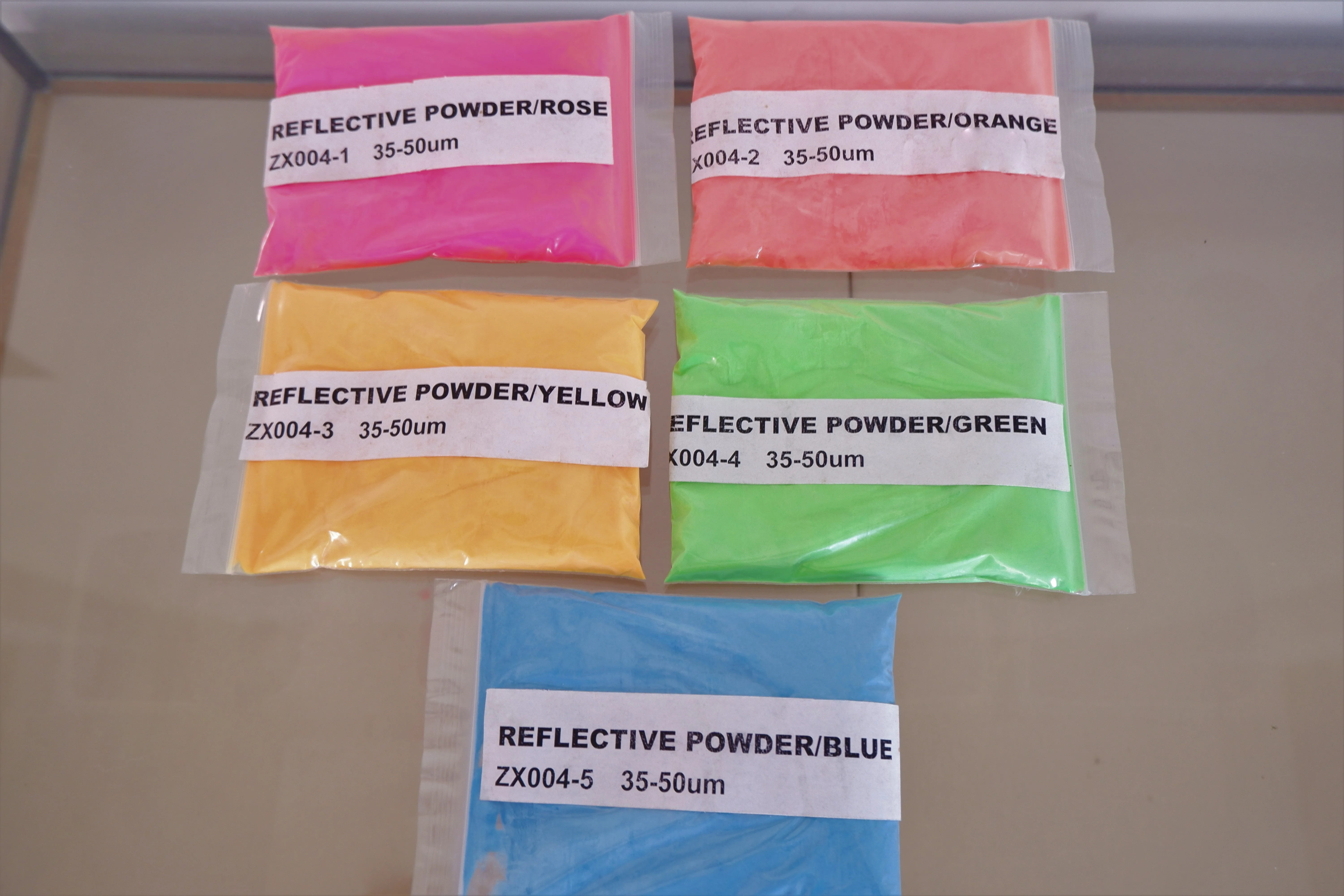 
1.93 colored -- green reflective powder / micro glass beads used in screen printing with high quality at factory price 
