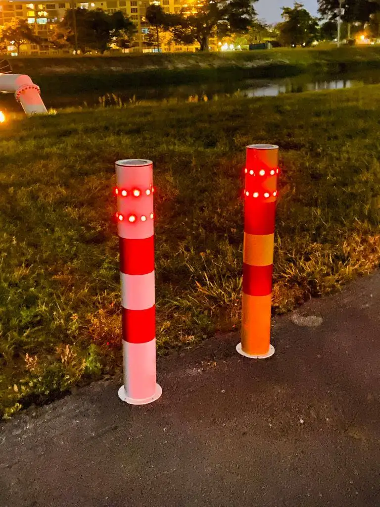 Solar LED Flashing Delineator Posts with Reflective Sheeting