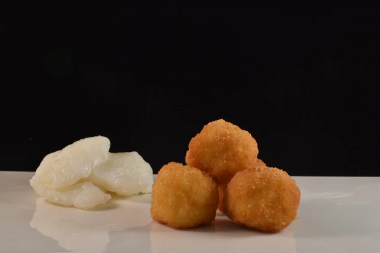 Codfish Frozen Food Croquettes Creamy gourmet croquettes of crumbled cod from the North, made with 100% natural products.