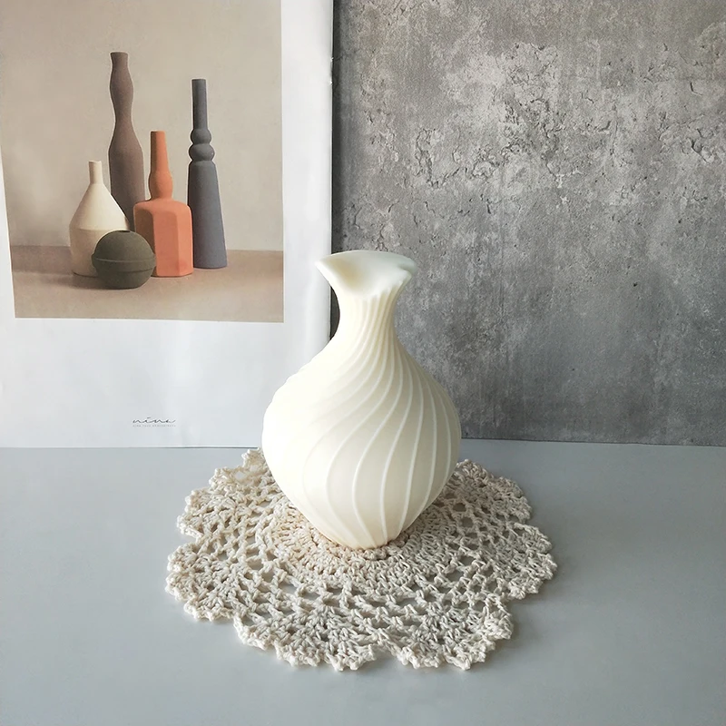 Handmade Irregular Spiral Soy Wax Molds Geometric Line Art Swirl Wavy Silicone Mold Spiral Vase Design Candle Mold