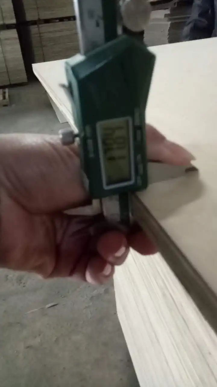 White Birch Plywood made in VIETNAM Hardwood Core