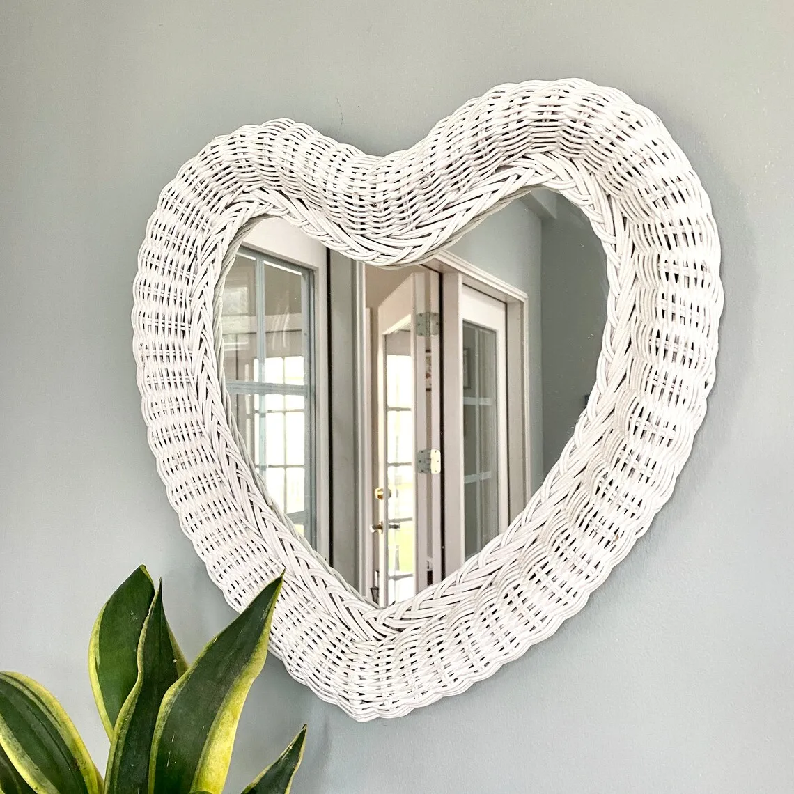 New Arrival Extra Large White Wicker Heart Shaped Mirror Vintage Boho Wall Mirror WHolesale made in Vietnam