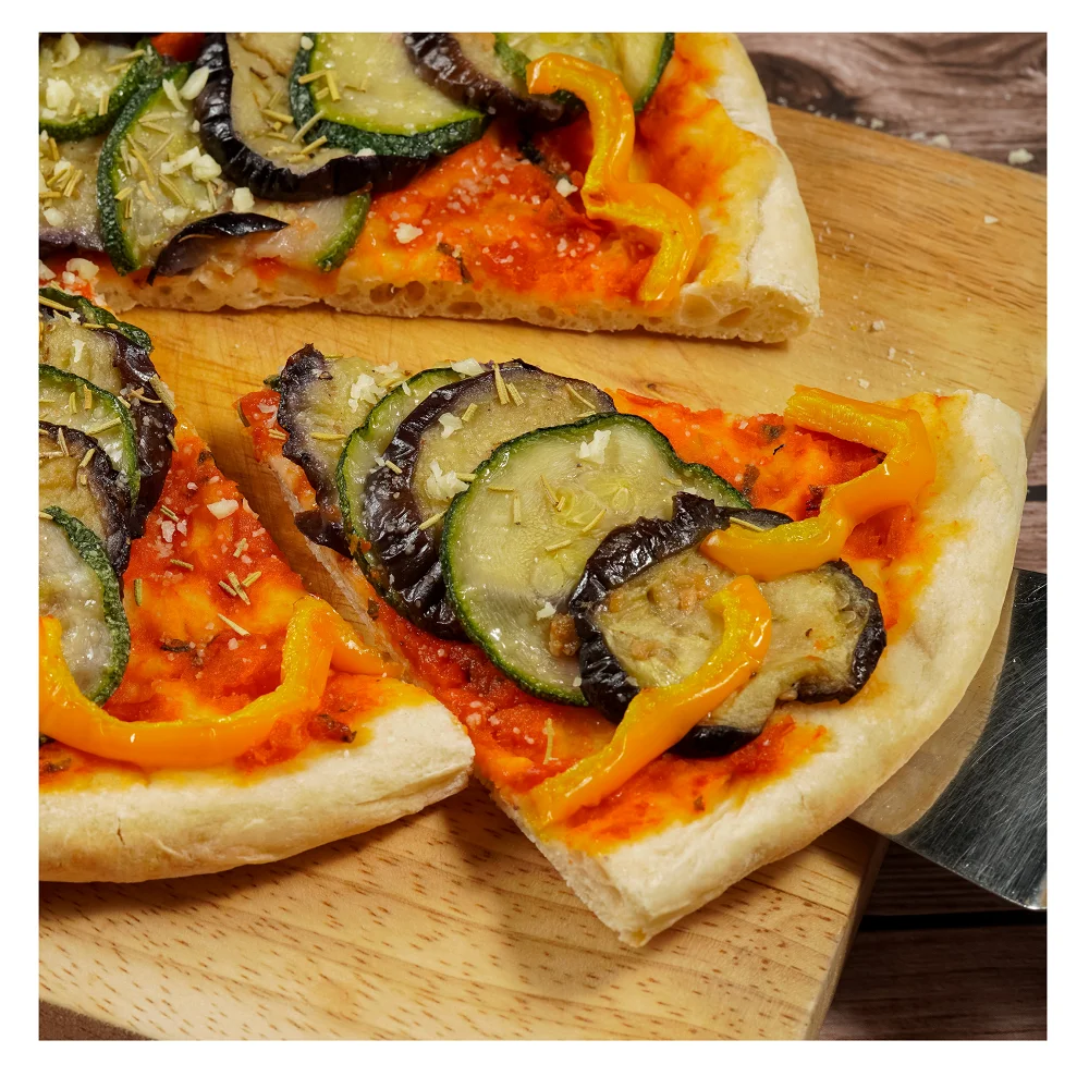 High Quality Wholesale Fluffy and Chewy Salty Baked Normal Individual vacuum bag Frozen Ratatoulle Pizza 9'