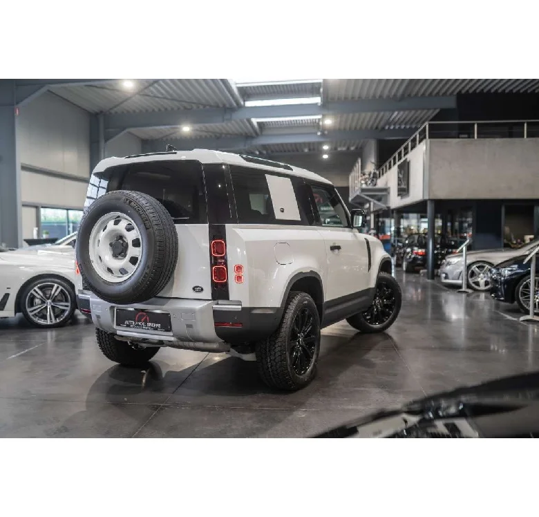 Б/у Land Rover Defender 3,0 D MHEV D200, доступен немедленно!