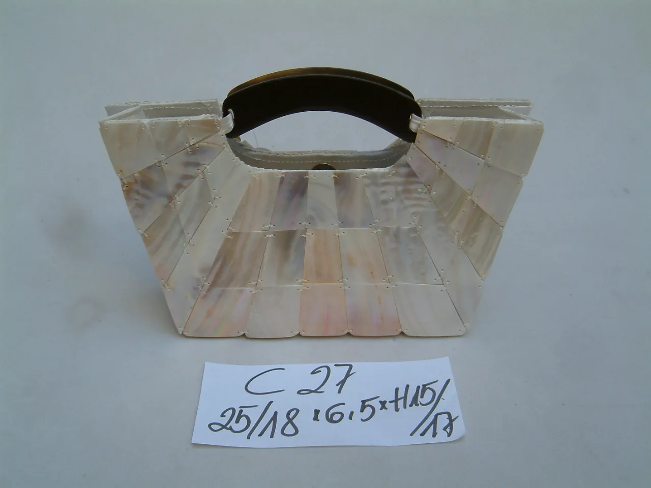 
Shell handbag with many designs 