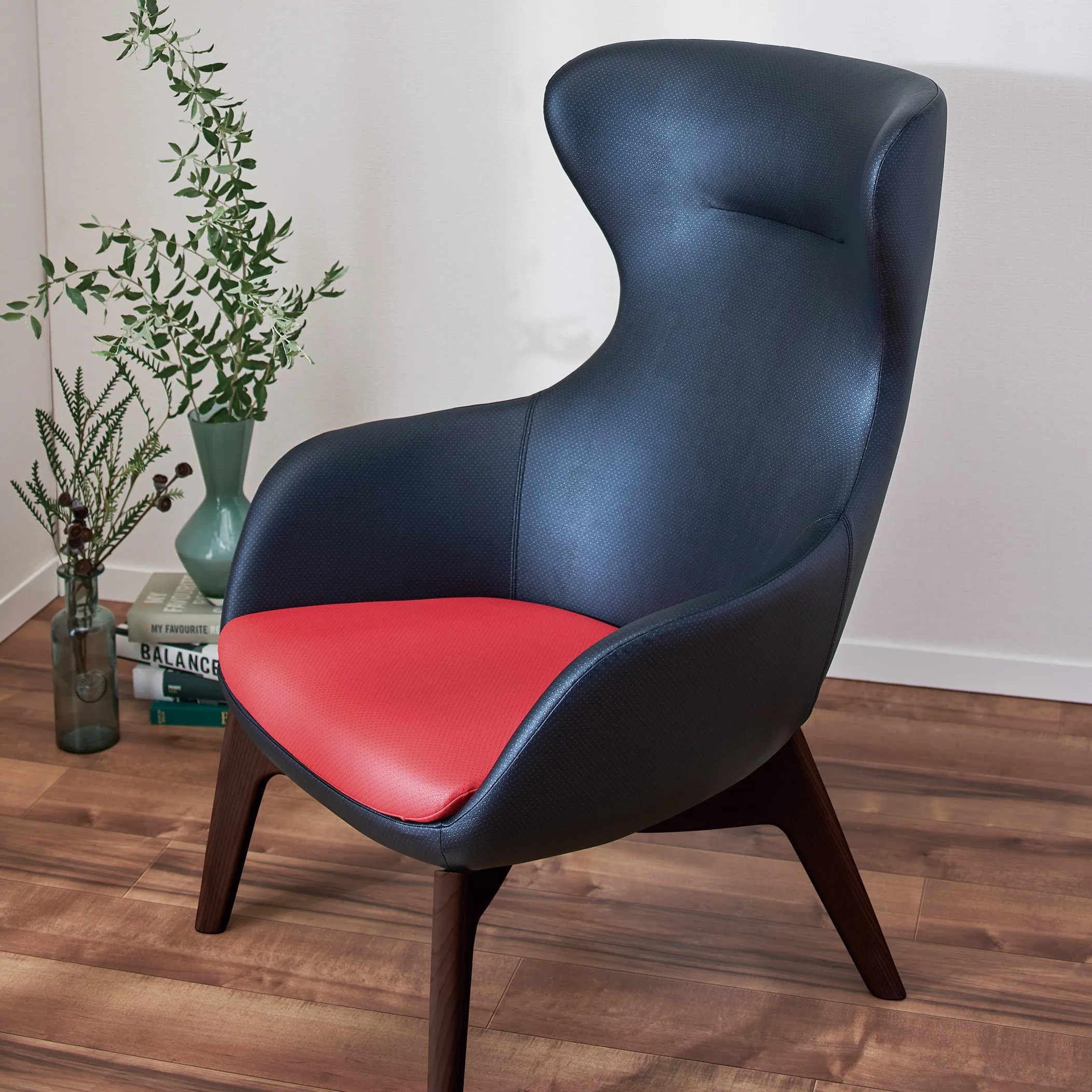 We are usually waiting for a sample request for synthetic leather for chairs made in Japan.