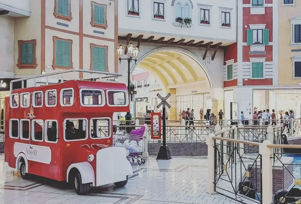 Trackless Train Electric London Bus