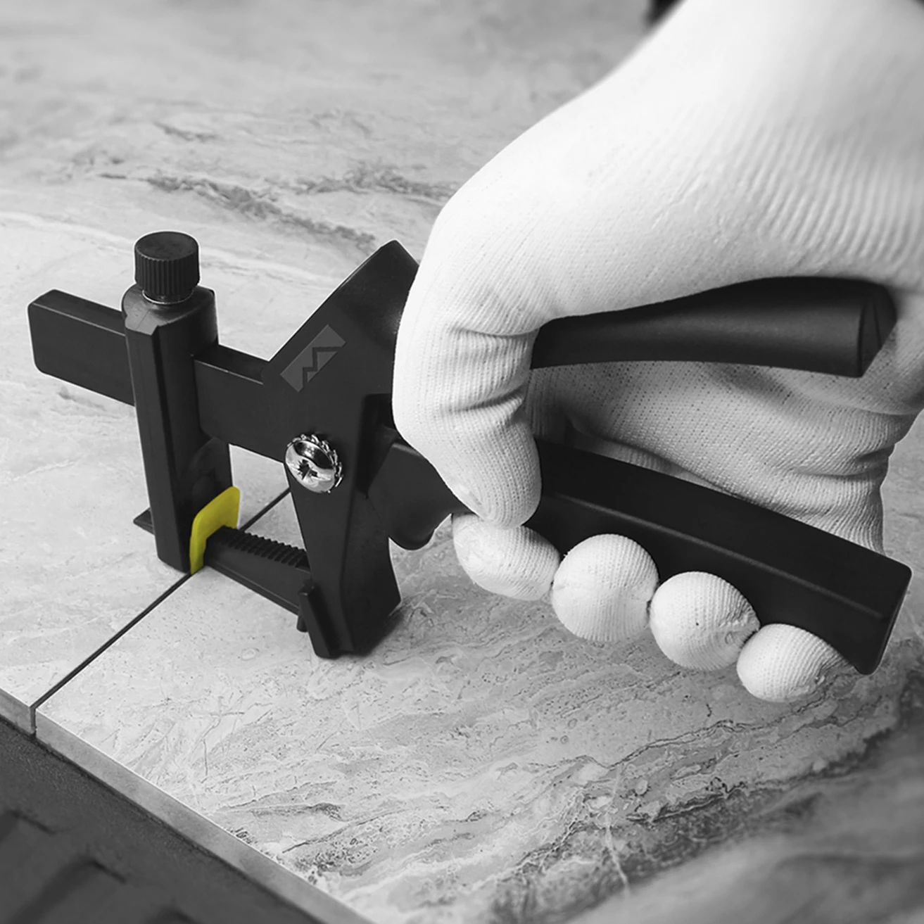 Tile accessories leveling pliers