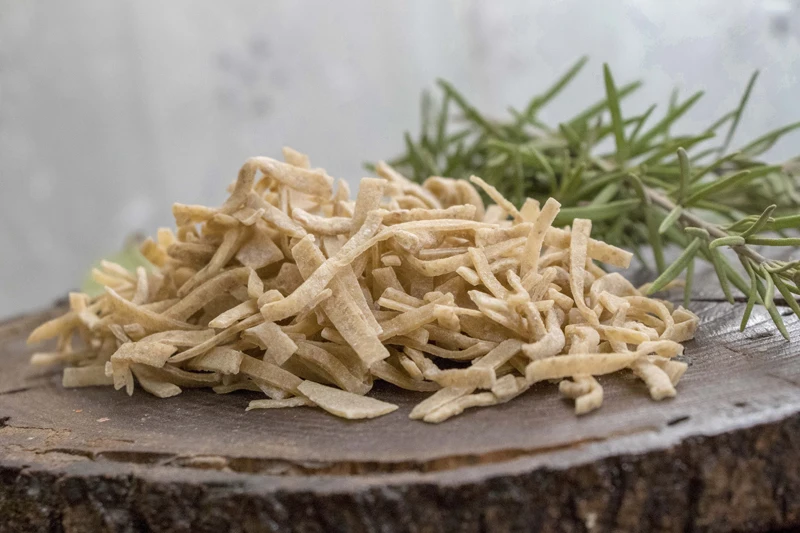 Высокое качество, оптовая продажа, 500 г, традиционная, чистая, свежая сушка на воздухе, смешанные овощи, итальянская феттуccine лапша