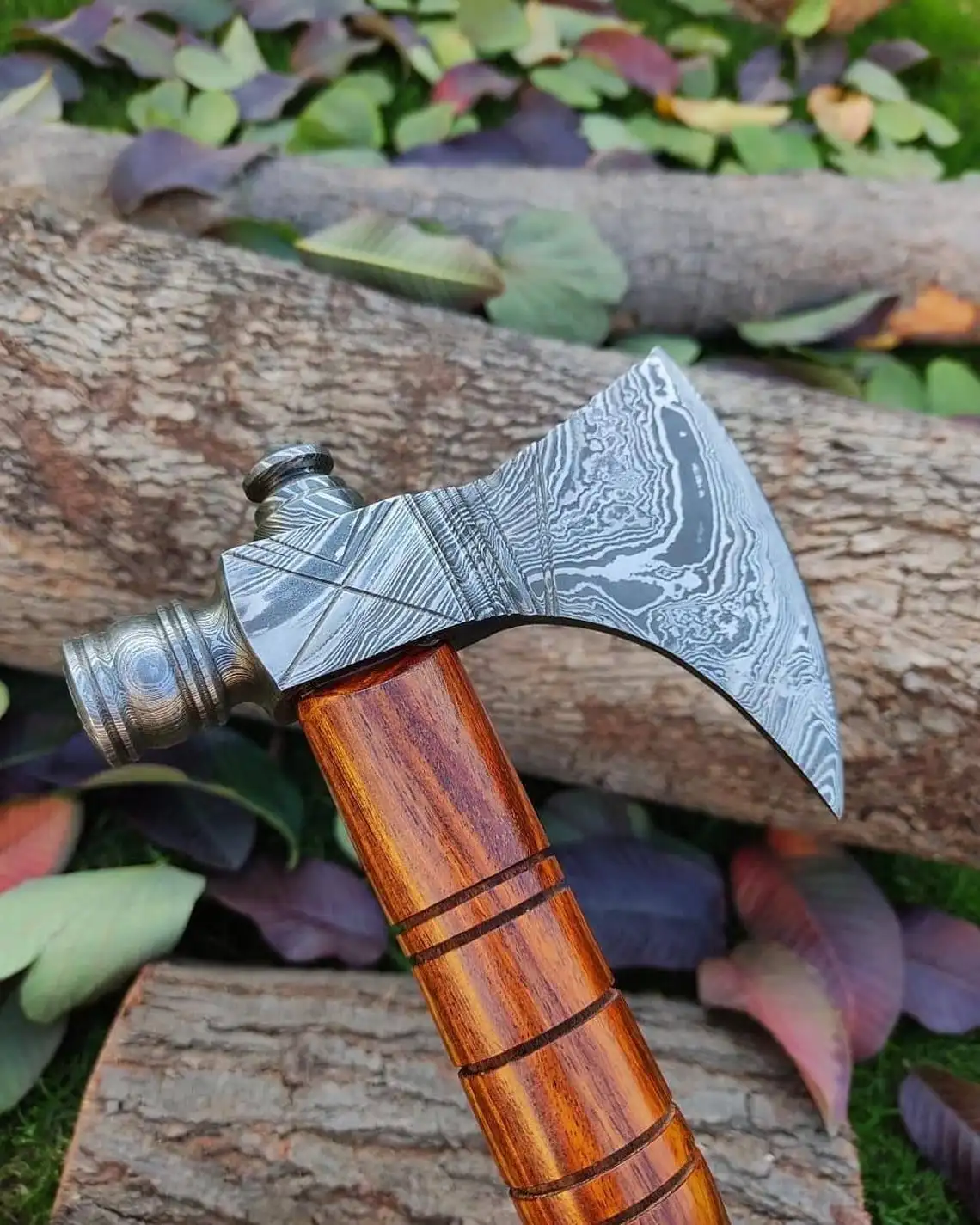 Изготовленный На Заказ кованый топор викингов из углеродистой стали с валом розового дерева