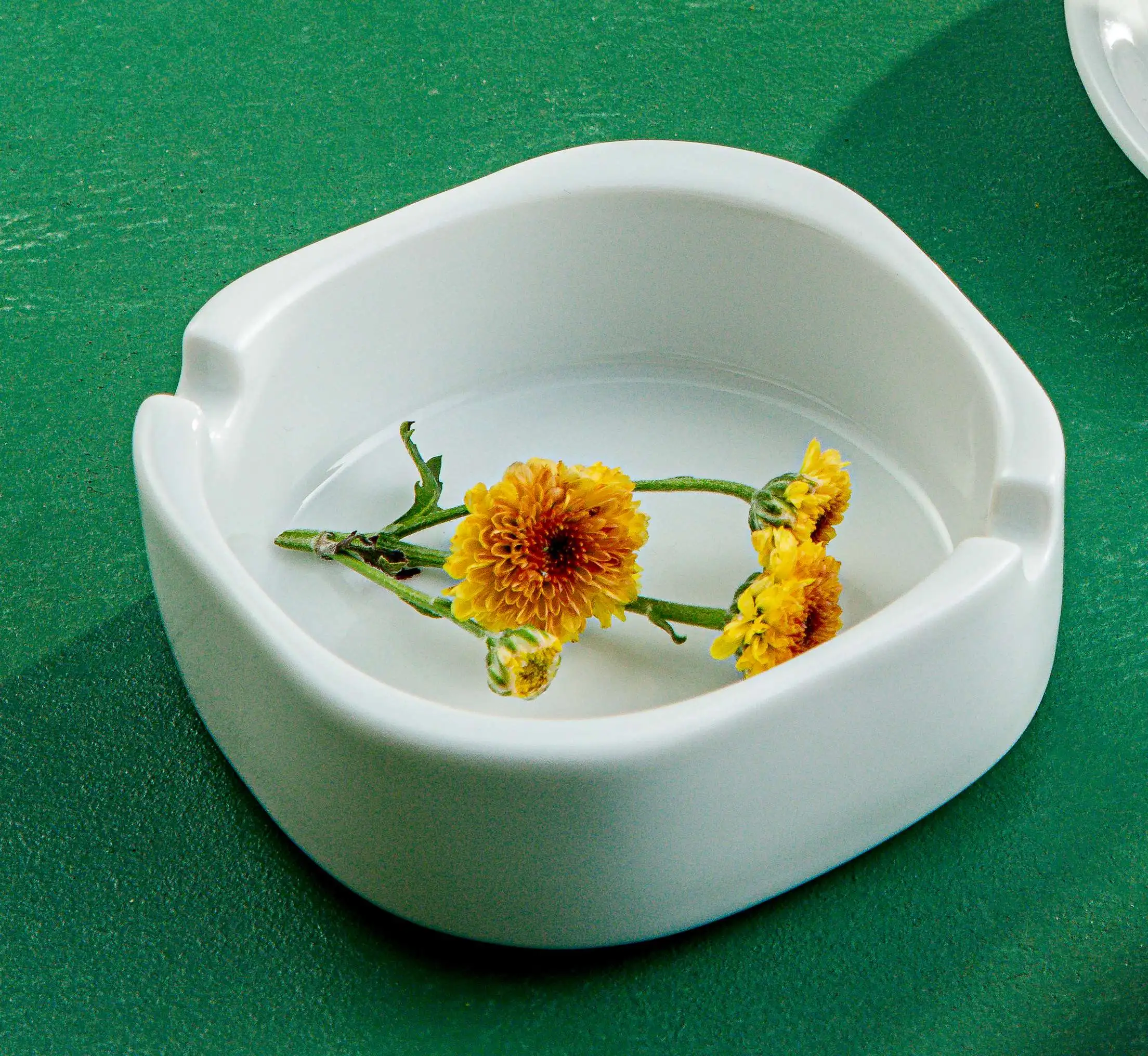 OEM Best Seller Square Heat Resistant Porcelain Ashtrays hot trend for cigar ashtray wholesale for luxury hotels and restaurants