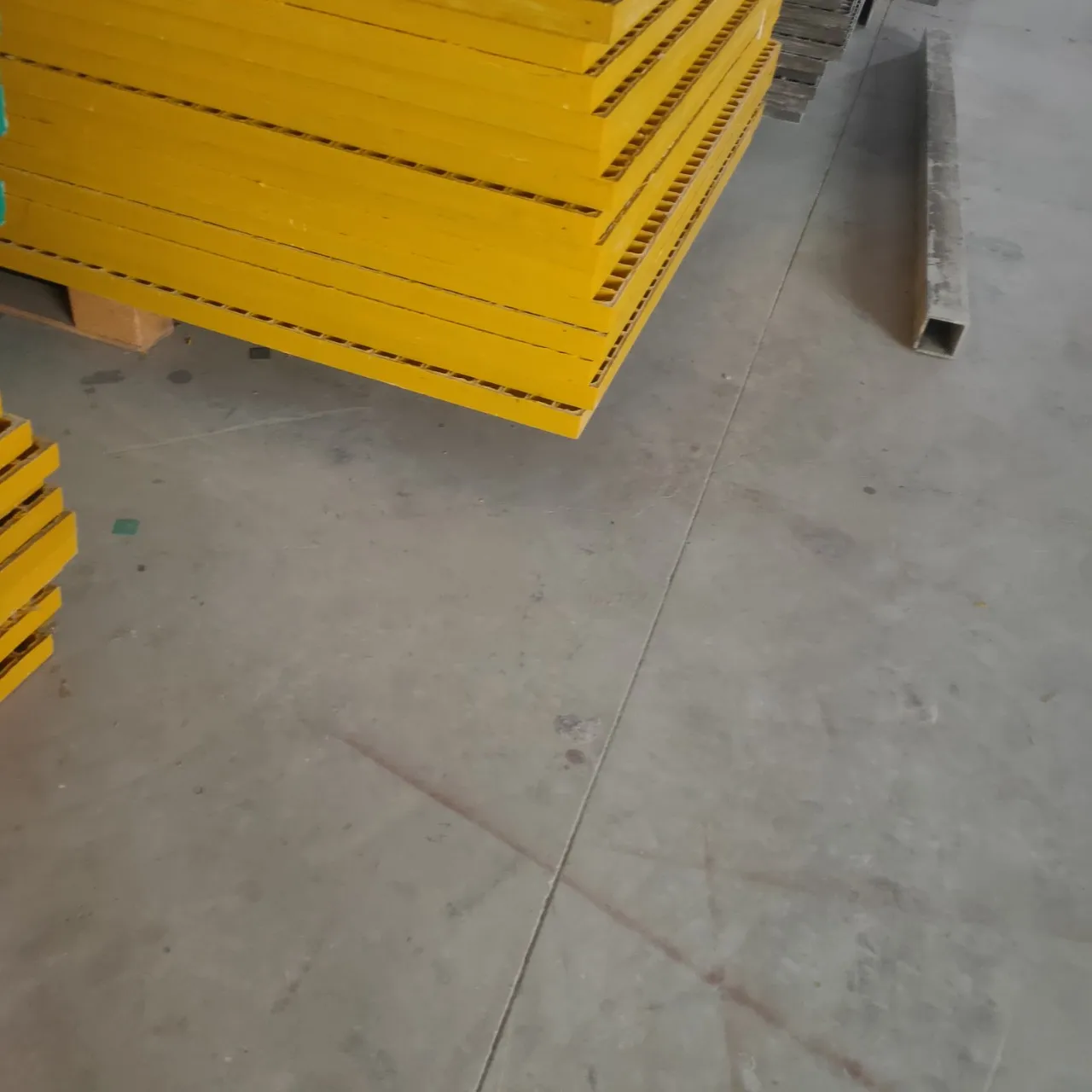 Customized Thick Anti-slip Flame Retardant Molded Composite Grating FRP Yelllow