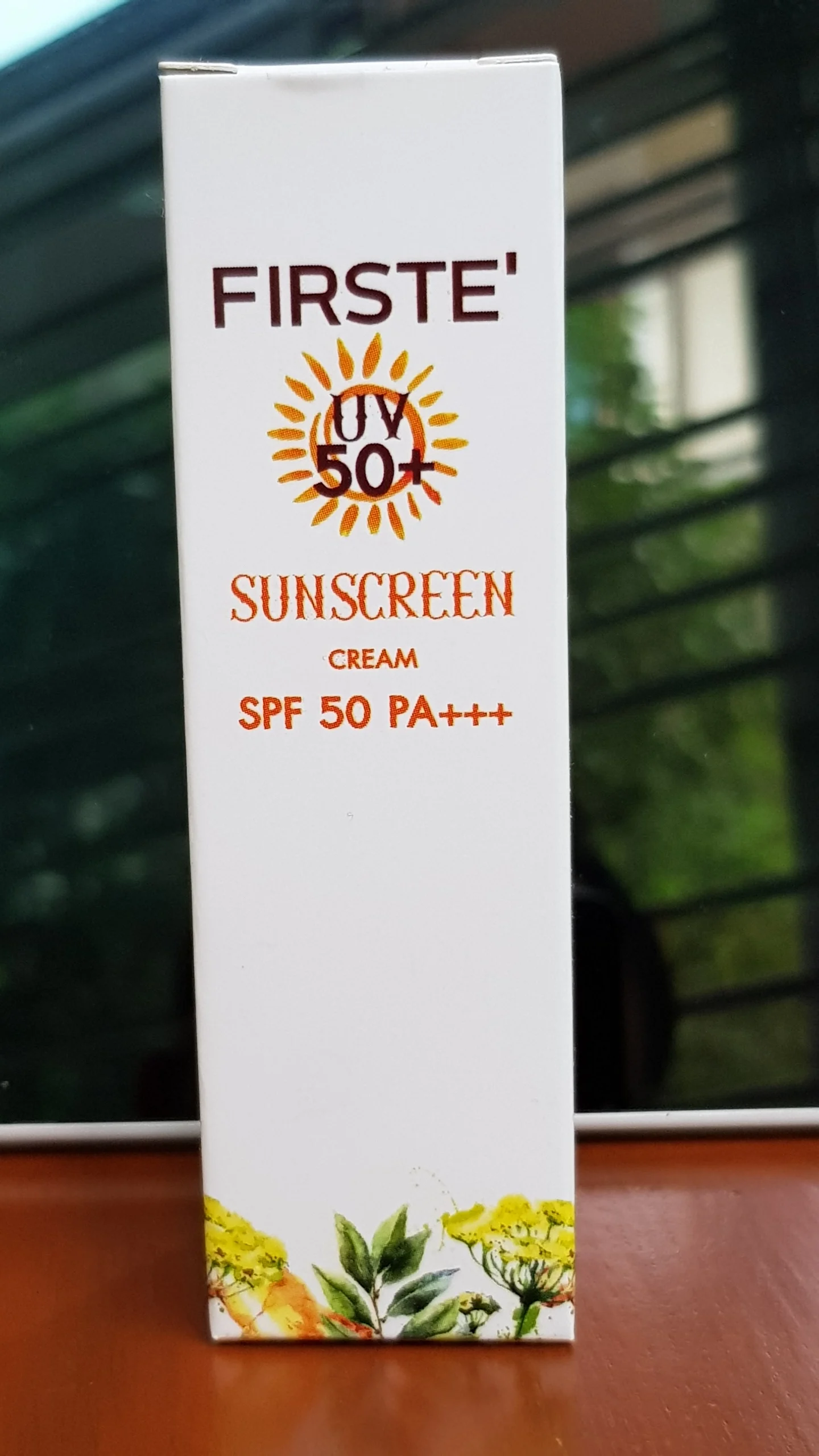 Оптовая продажа низкая цена натуральный травяной солнцезащитный крем с SPF 50 Па +++ из Таиланда