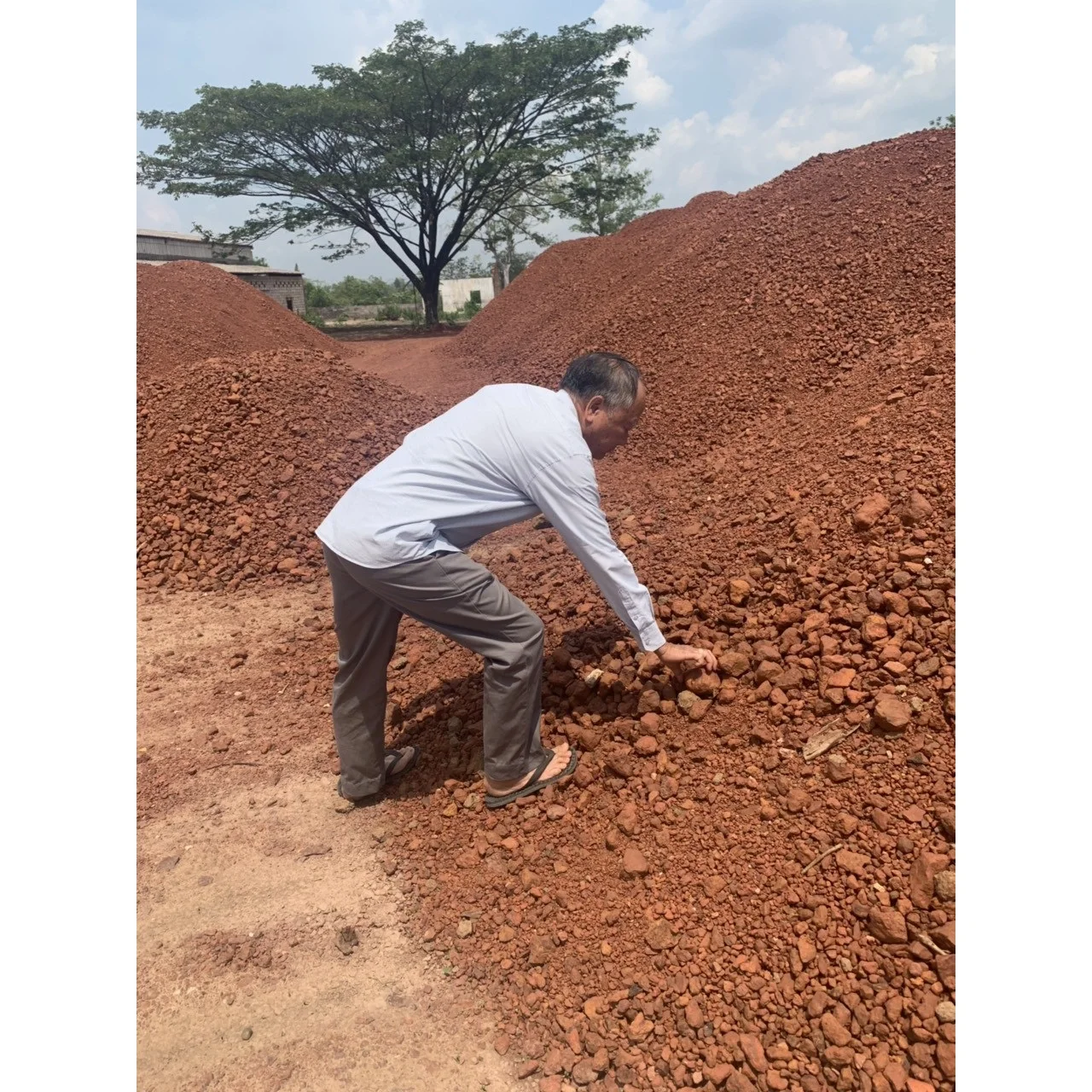  Лидер продаж 10 - 50 мм пиритовая железная руда в форме шахты 62%-70% экспорт из лаоса