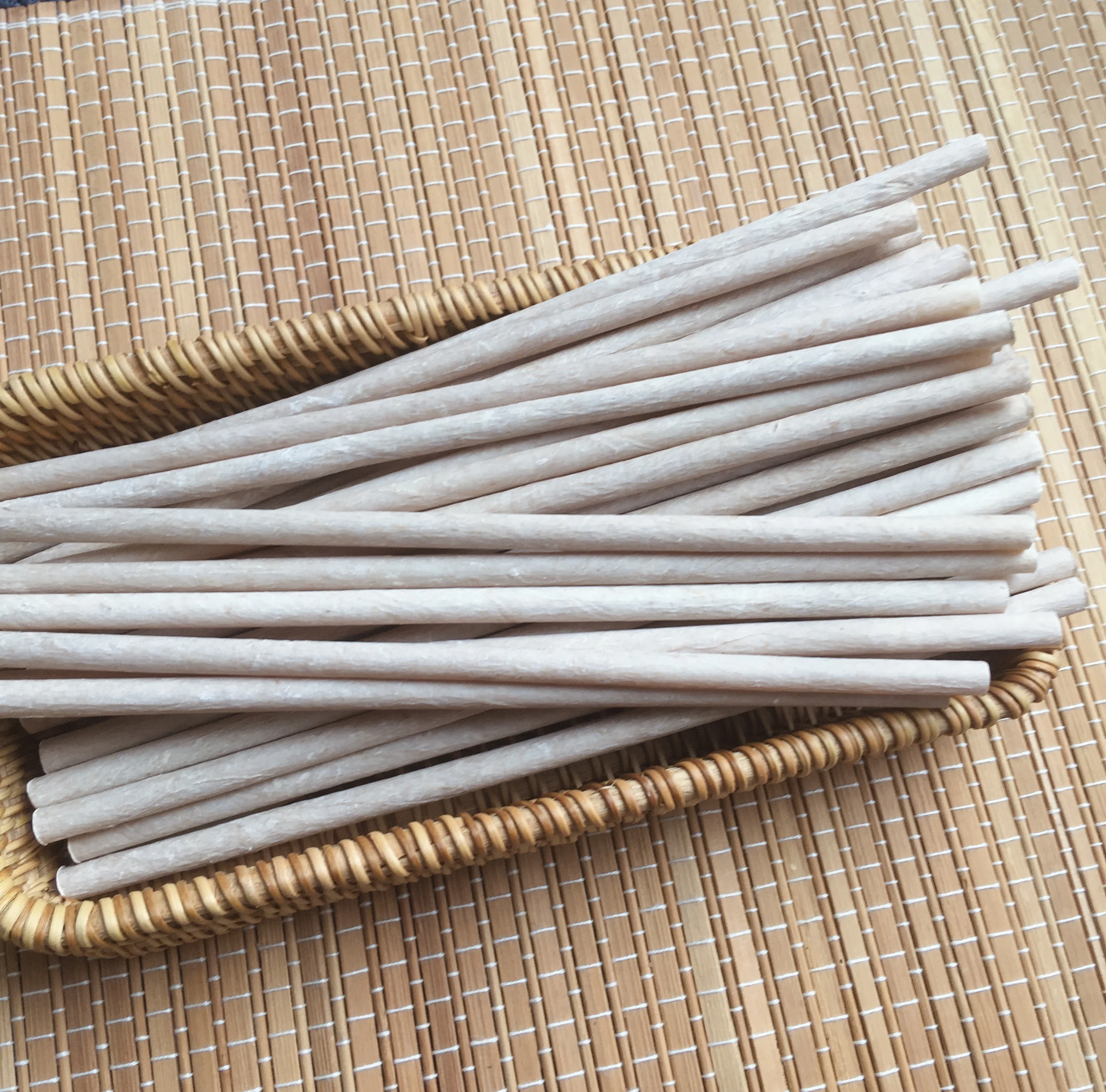 Eco-friendly Coconut Straw, Bio-degradable Disposable Drinking Straws from Fresh Coconuts Water for Serving drinks