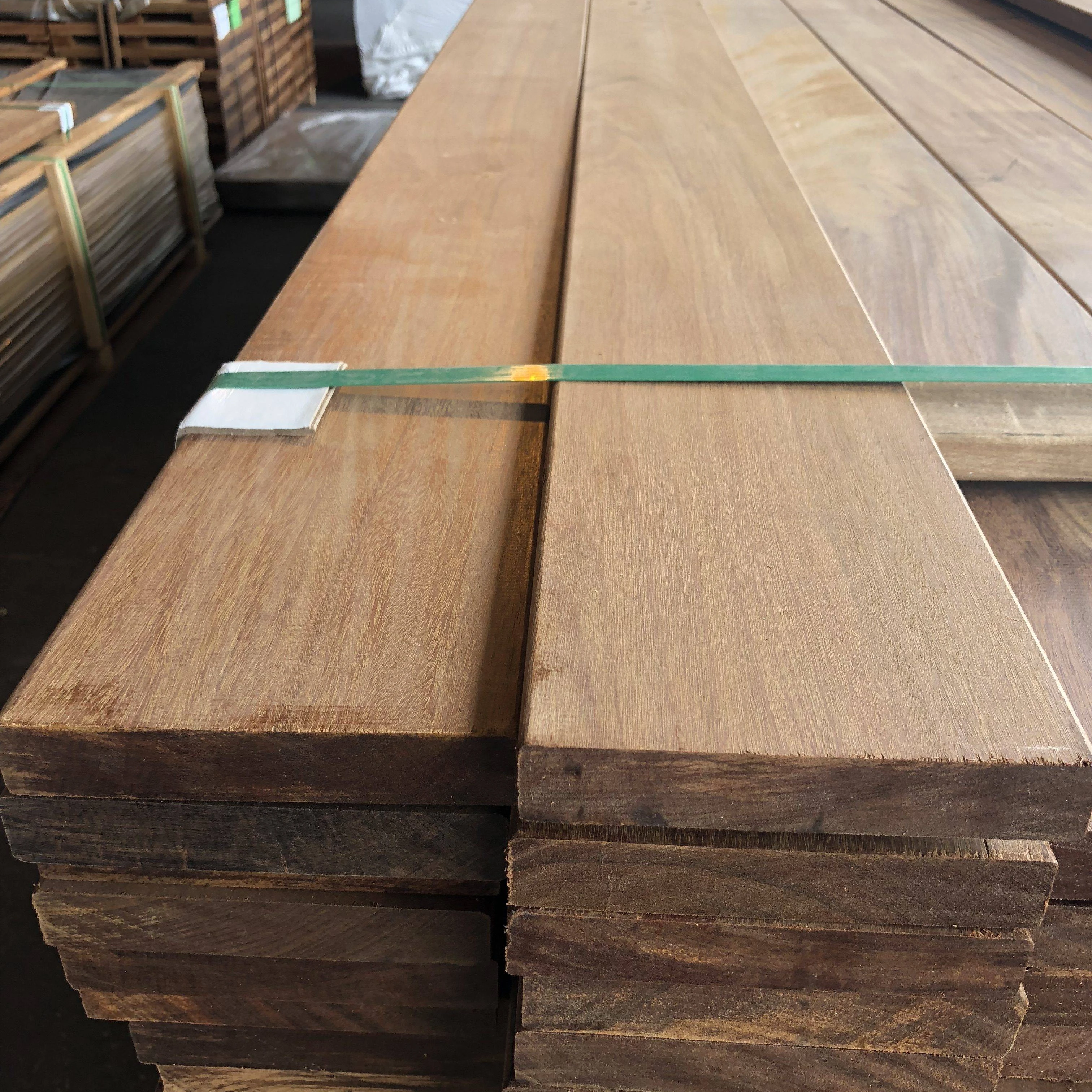 Качественный дуб, сосна, ель, береза, дуб и ясень