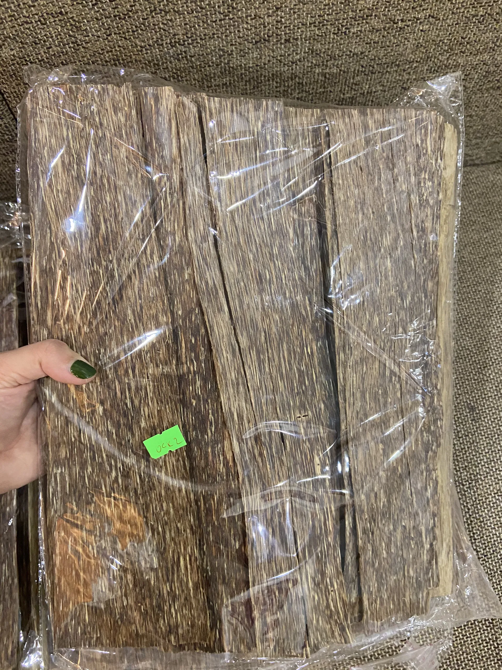 Top High Quality Brown Oud Agar Chunks Grade 3A 0.5 mm Sweet Floral Scent 100% Oud wood