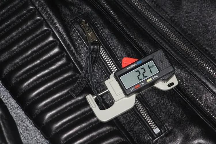 Женская кожаная куртка из ПУ кожи с карманами