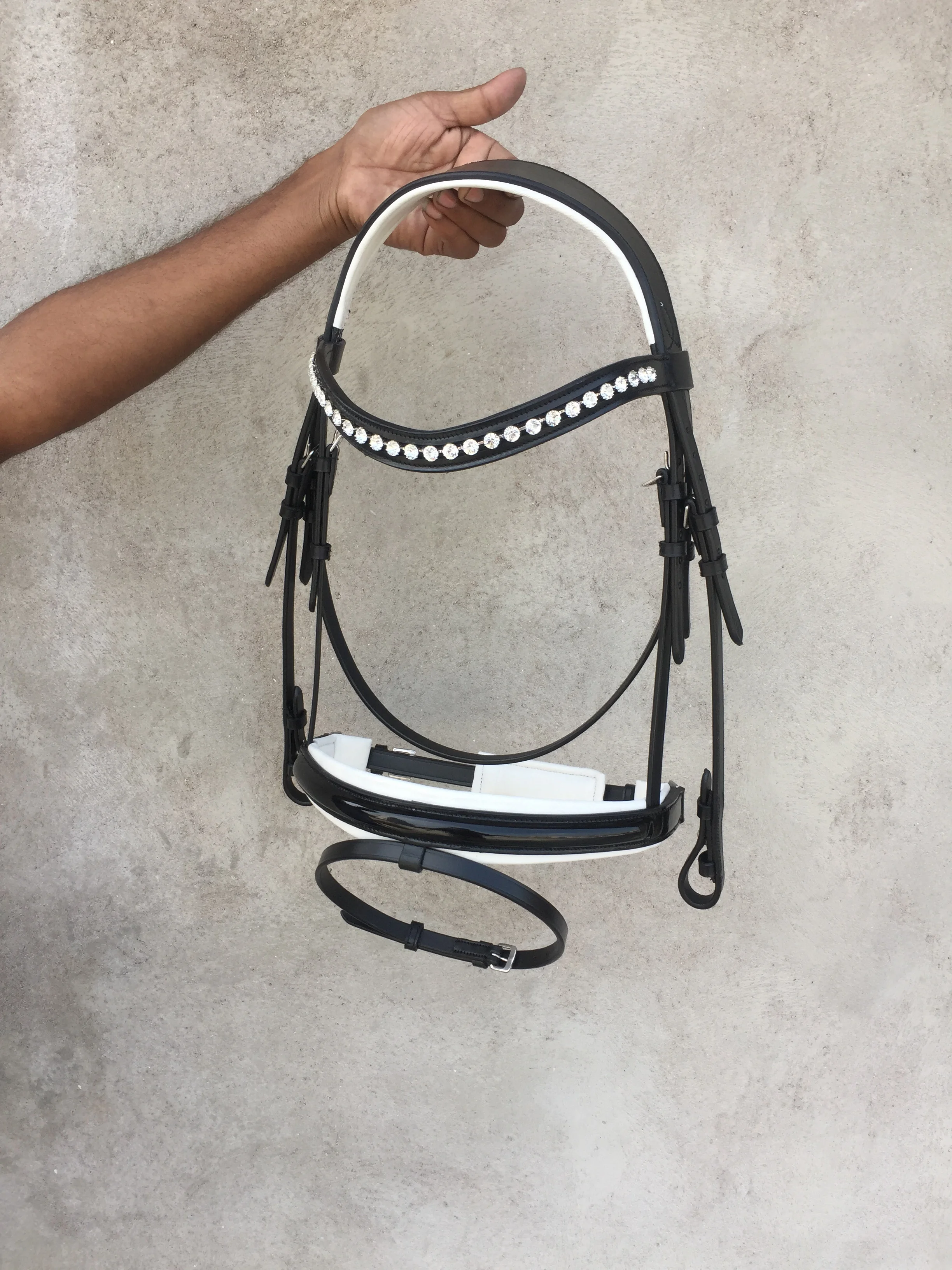 Horse CROWN MYSTERY BRIDLE IN BLACK/WHITE/GLITTER PATENT/Specification product leather bridle /Top Seller Medium Moving bridle