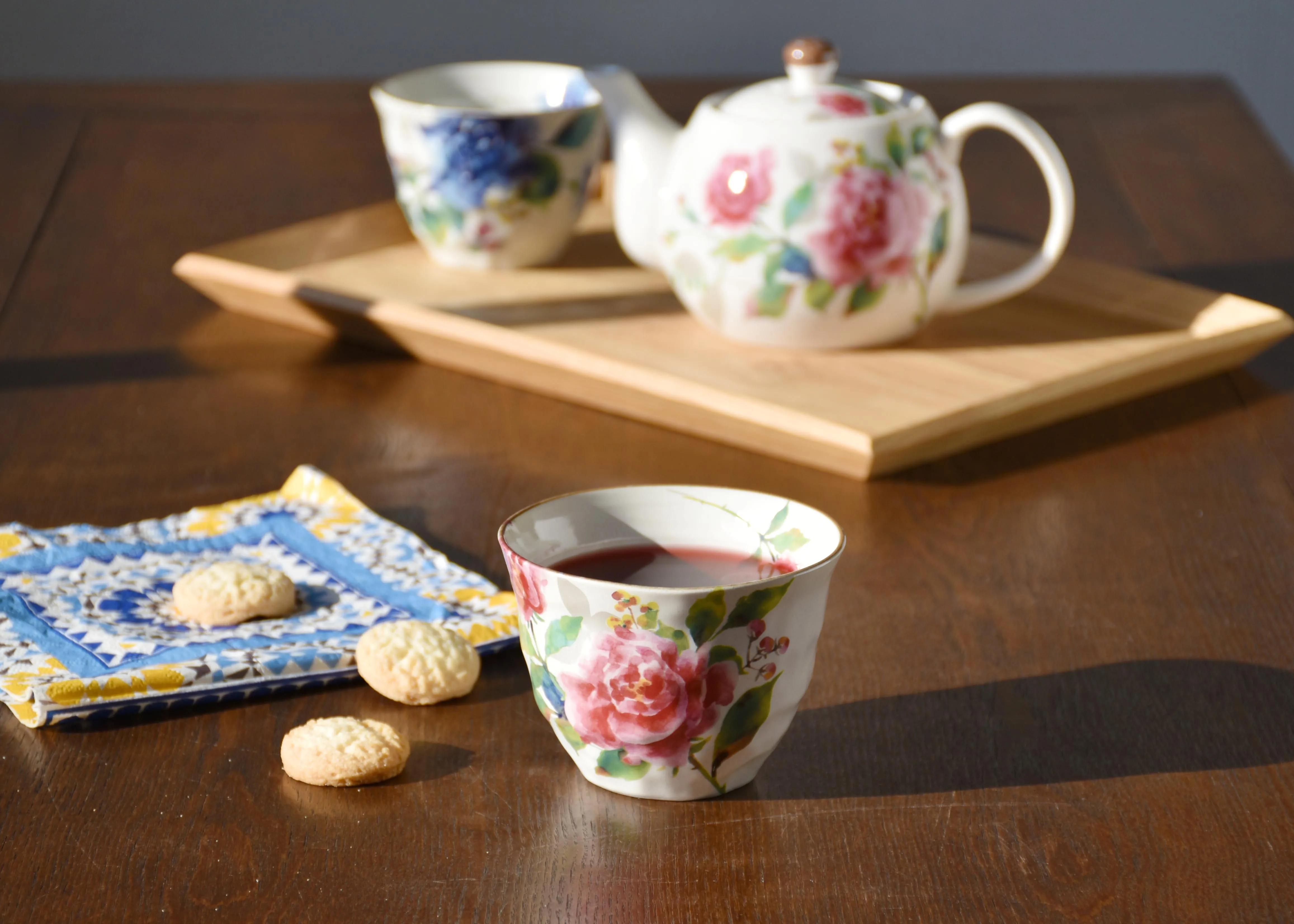 Fortune bloom rose flower brings love luxury ceramic tea cup sets