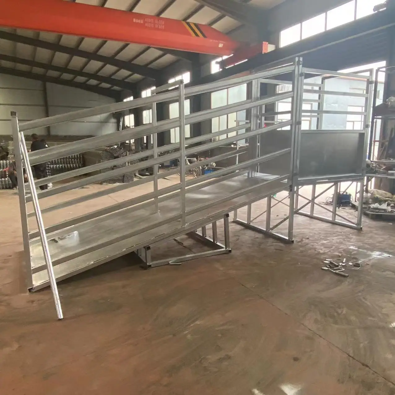 Factory outlet cattle handling equipment used heavy duty cattle crush squeeze chute