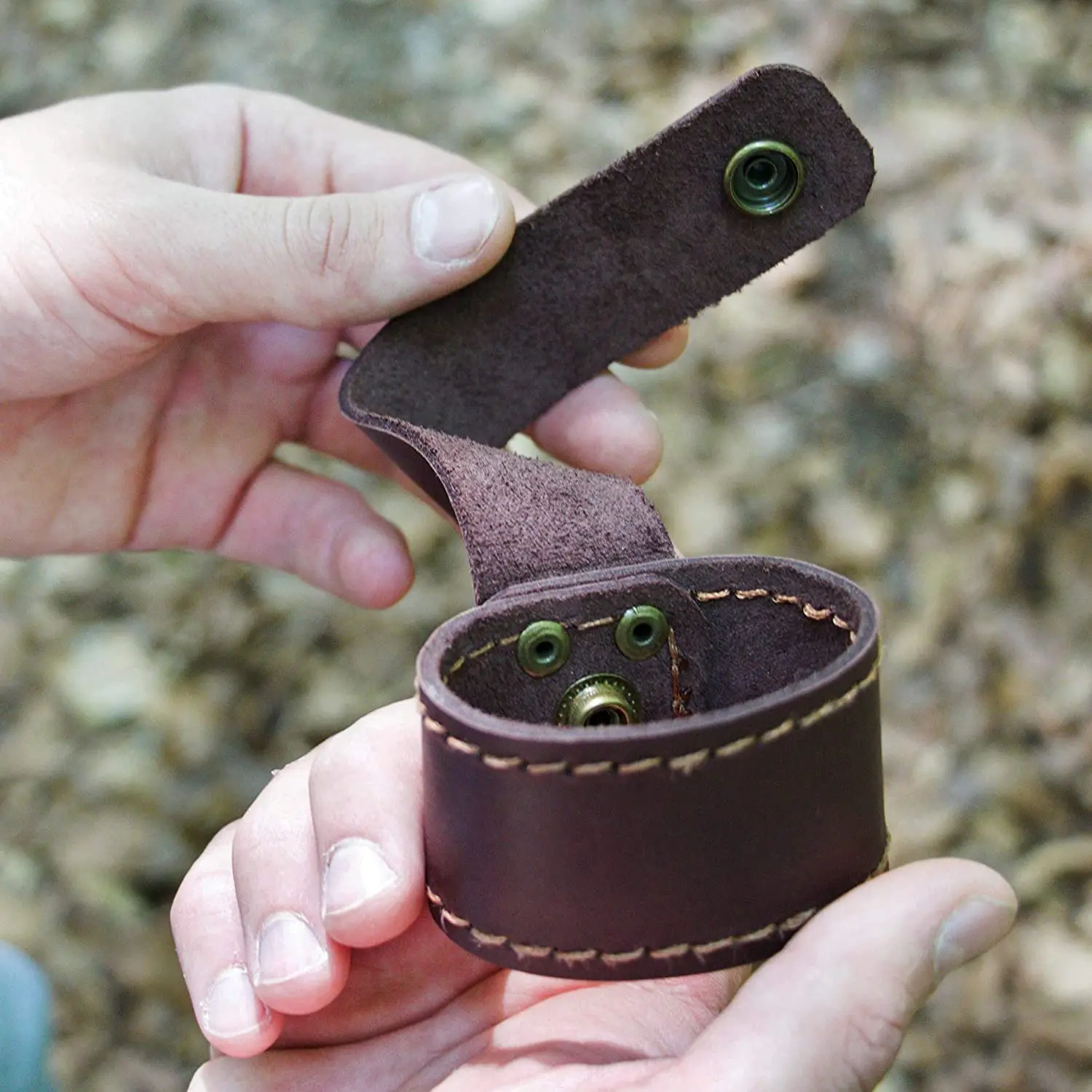 High quality wholesale handmade genuine Full grain Leather Axe head Sheath Adjustable For Outdoor Camping axe