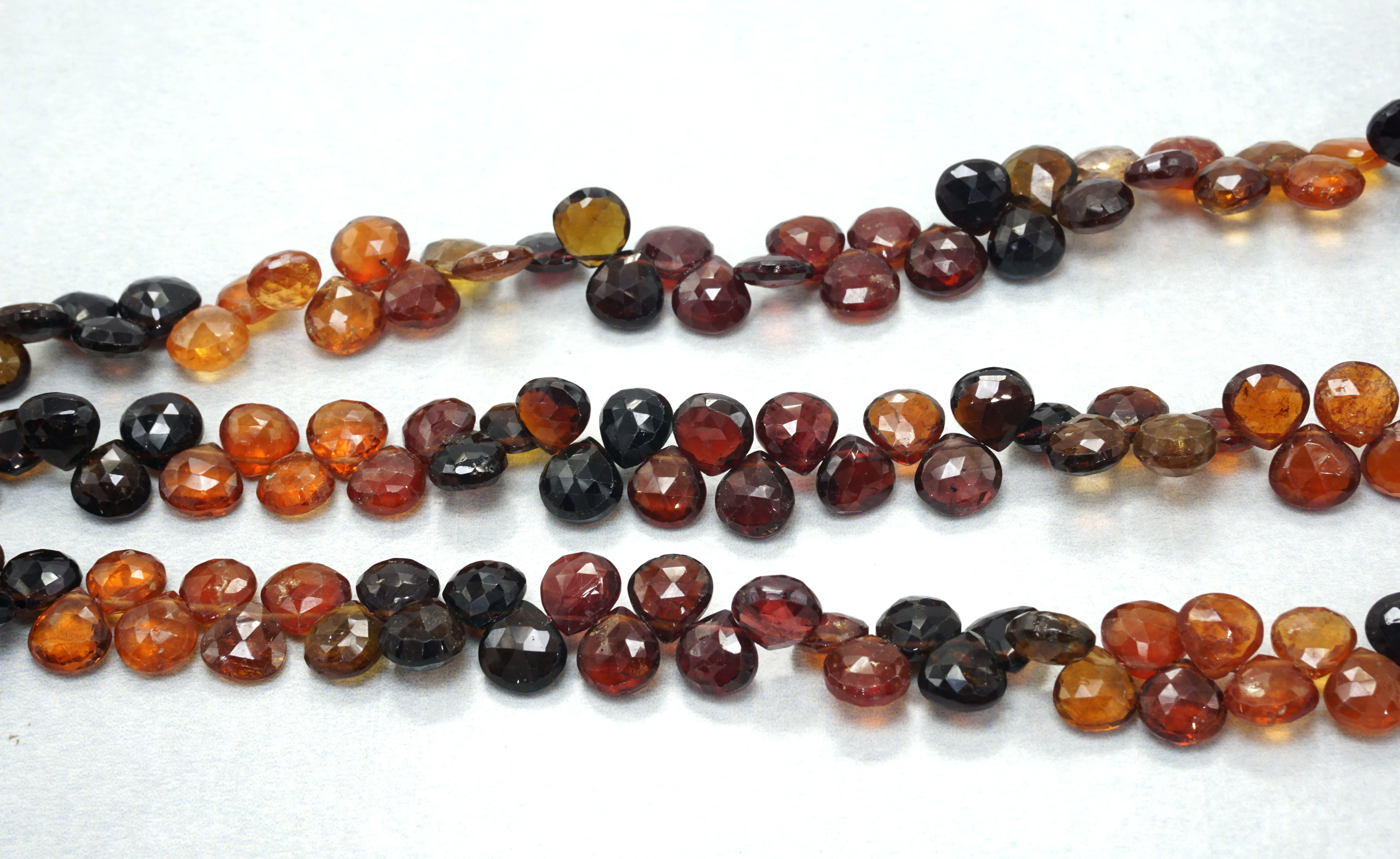  Натуральные сапфировые бусины из тундры граненые в форме сердца разные цвета незакрепленные с драгоценным камнем 7*7 5-8*8 5 мм 8 дюймов