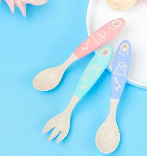 Оптовая продажа высококачественные симпатичные пластиковые разноцветные столовые приборы без бисфенола А наборы ложек и вилок для кормления младенцев малышей детей низкая