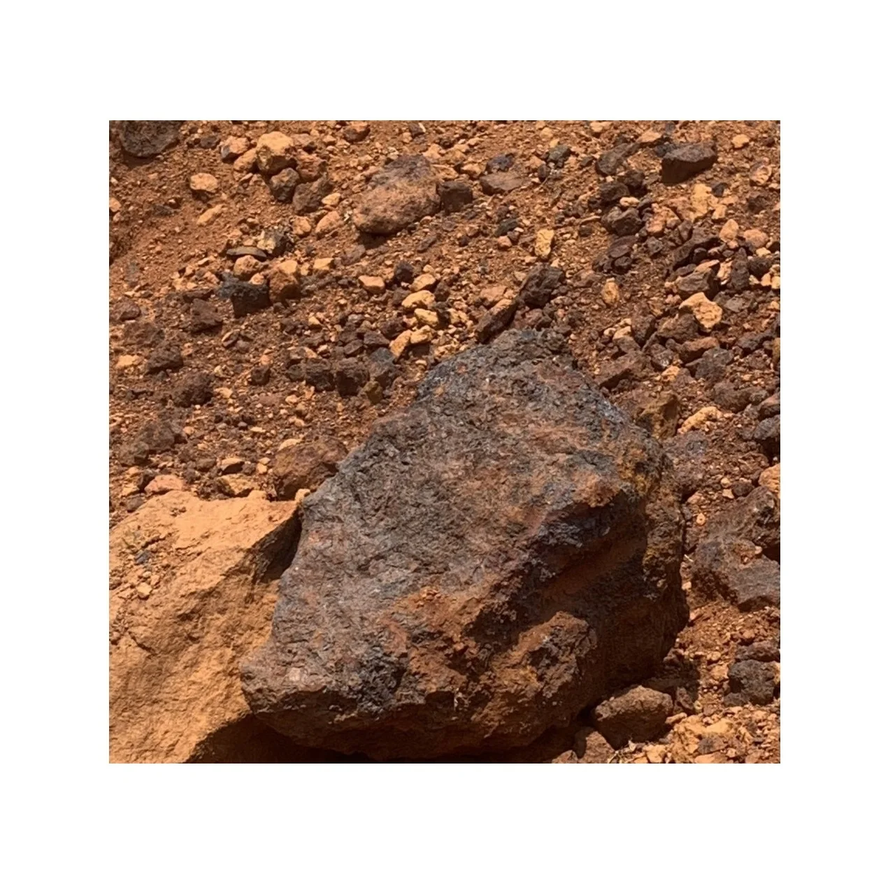 Top Vietnam Seller Minerals Chemical Composition Al2O3 0.83% FE 62% SiO2 6.59% And 62% To 70% Iron Ore From Laos