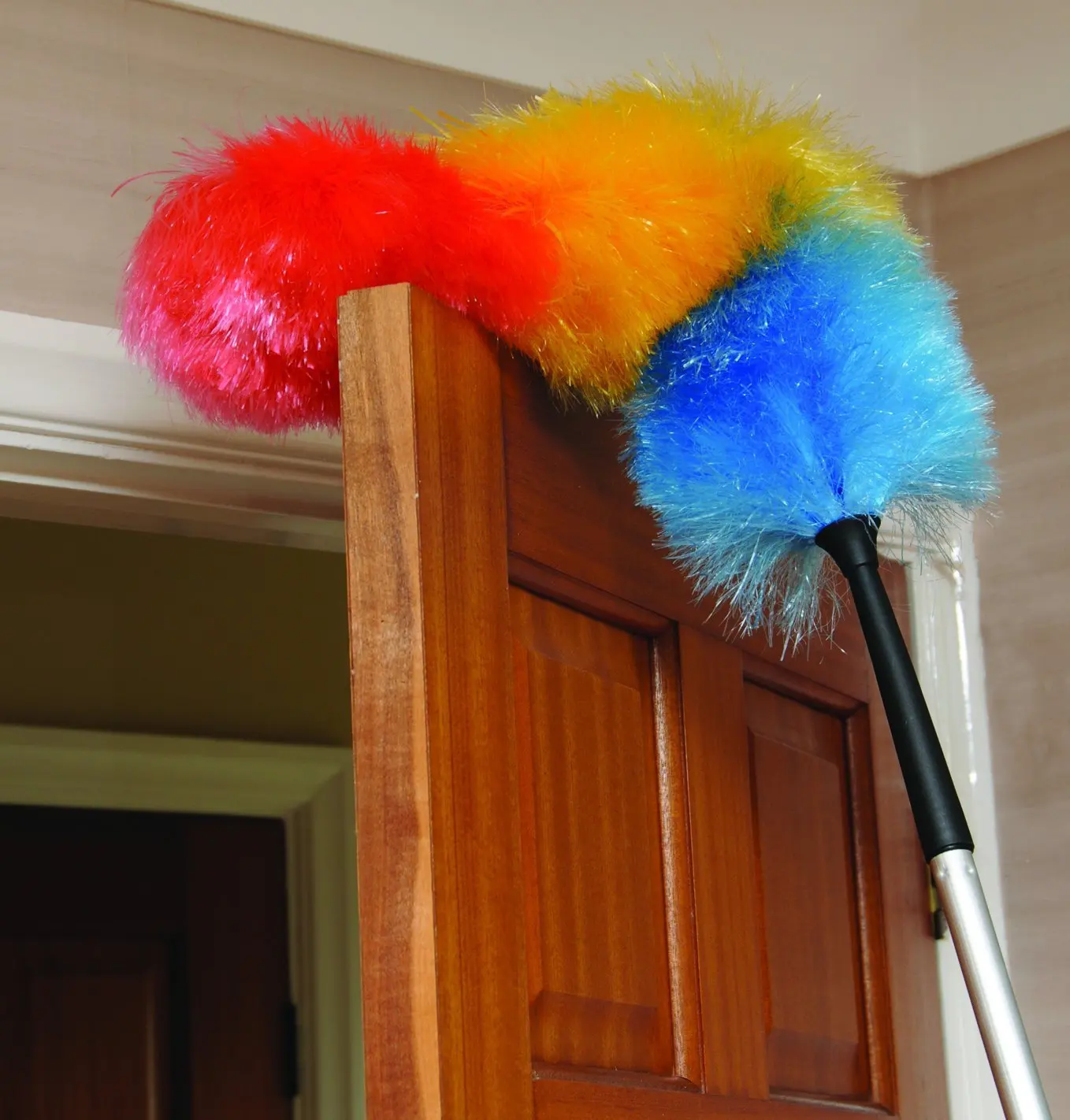 Extendable Anti Static Feather Duster Extending with Grip Handle & Remove Dirt or