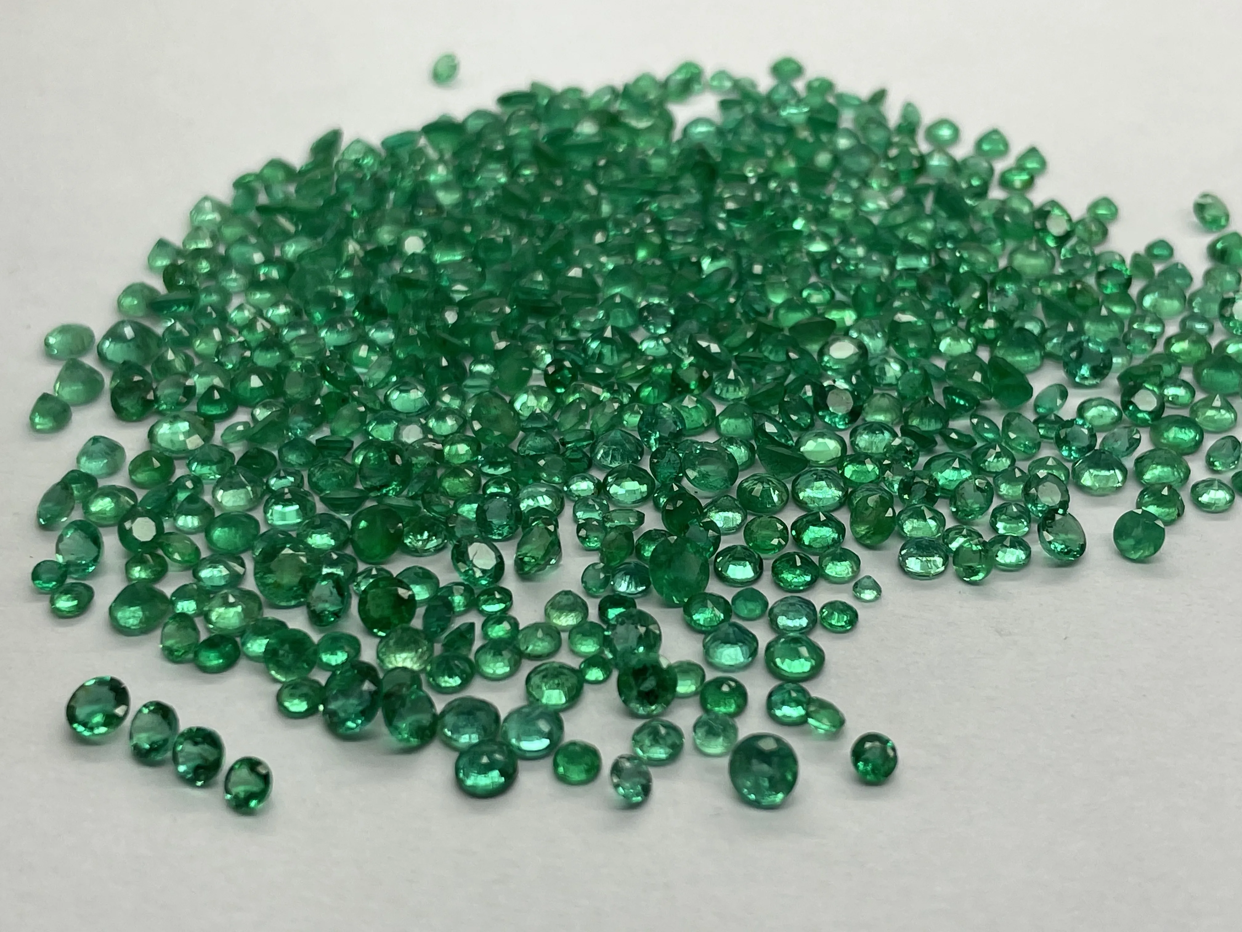 VVS Quality Regular Cut Calibrated Zambian Emerald Stone Super Fine Quality And Color