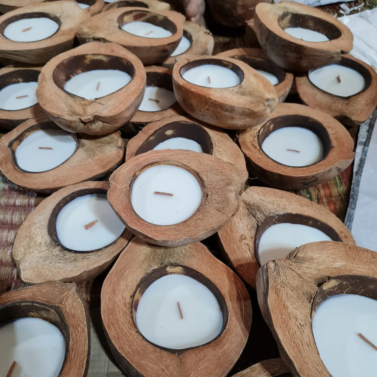 100% Natural Eco Friendly Coconut Candle Scented Candle in Coconut Shell