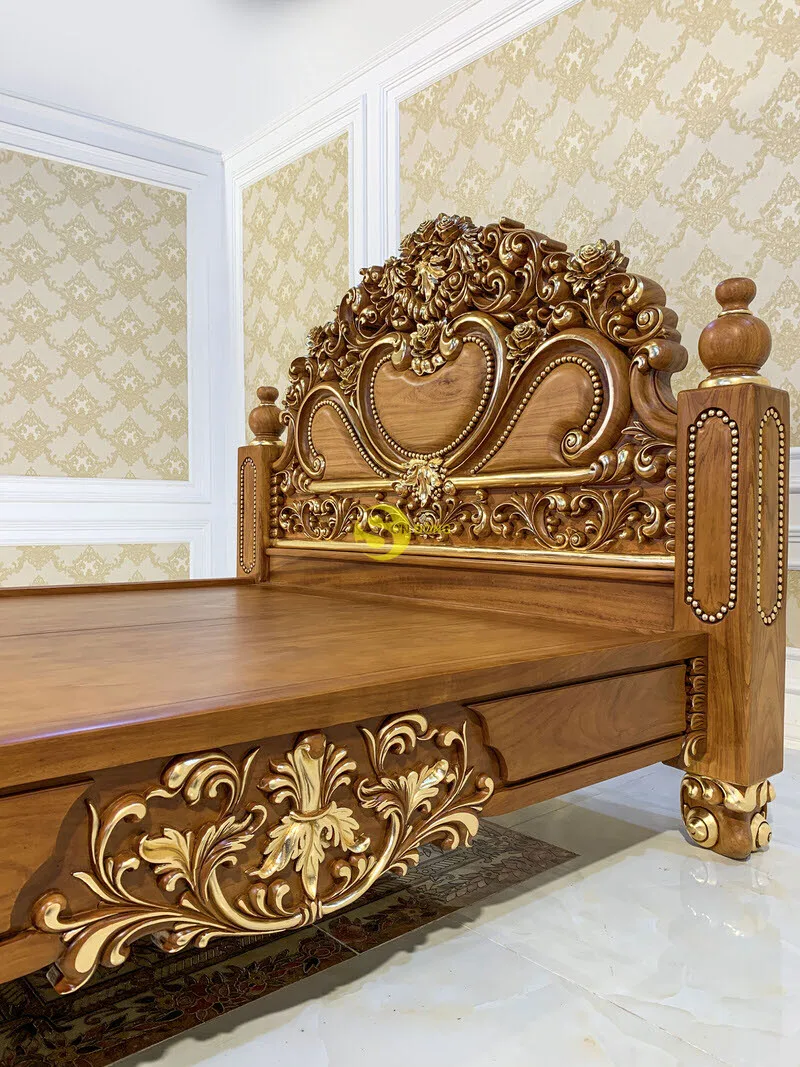 
Classic royal bed with Italian gilded rose 