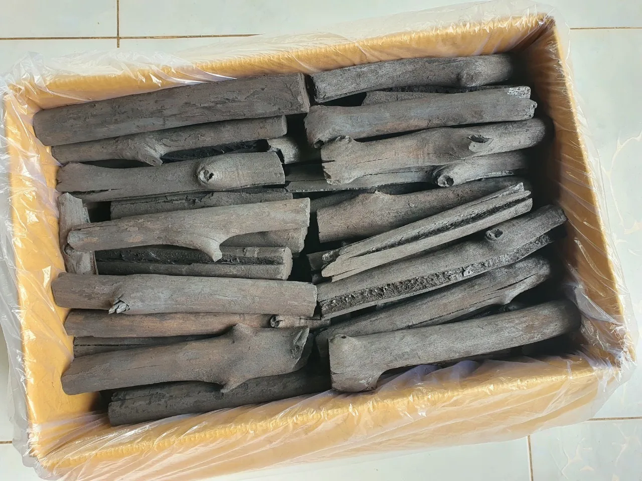 Wholesale Black Natural Charcoal from Mangrove hardwood Smokeless Odorless Longburning time Bulk charcoal bbq/grill