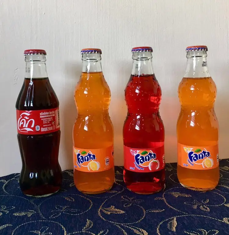 Оптовая продажа, доступны банки и бутылки для безалкогольного напитка Fanta