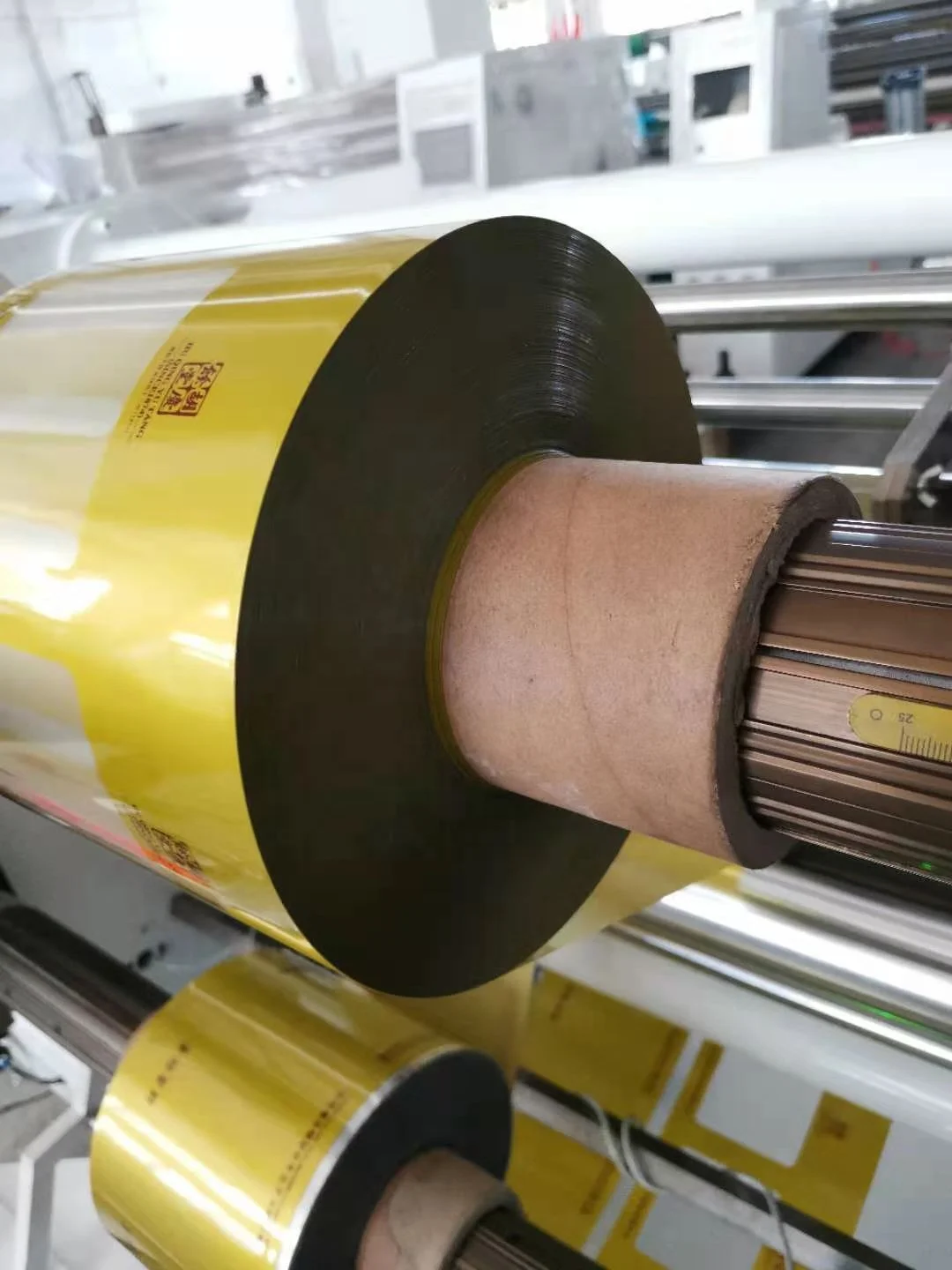 1000/1300 БОПП ПВХ пленка баннер виниловая бумага роликовая машина для резки