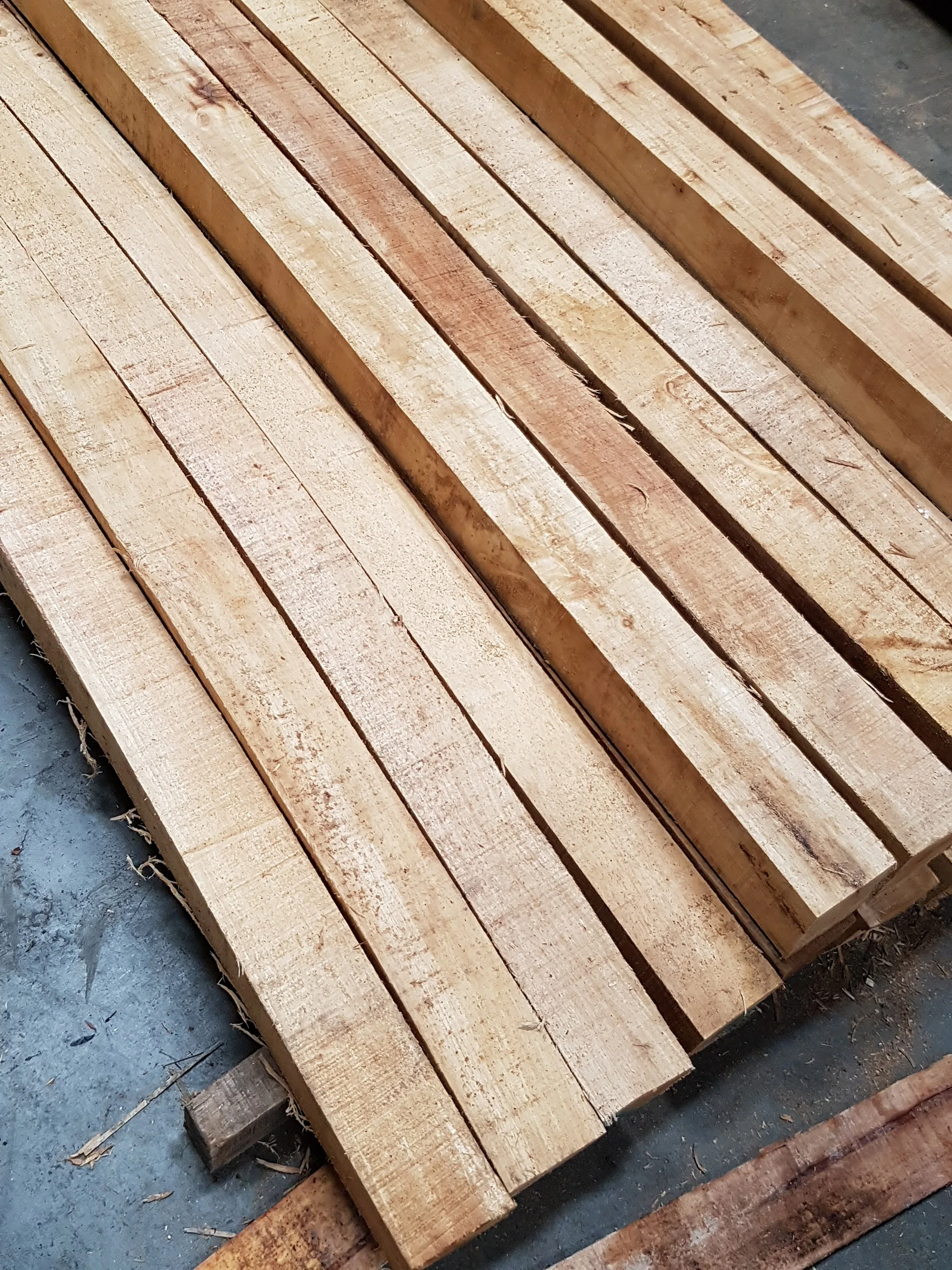 Natural Color Block Type Rubber Wood Sawn Timber From Malaysia