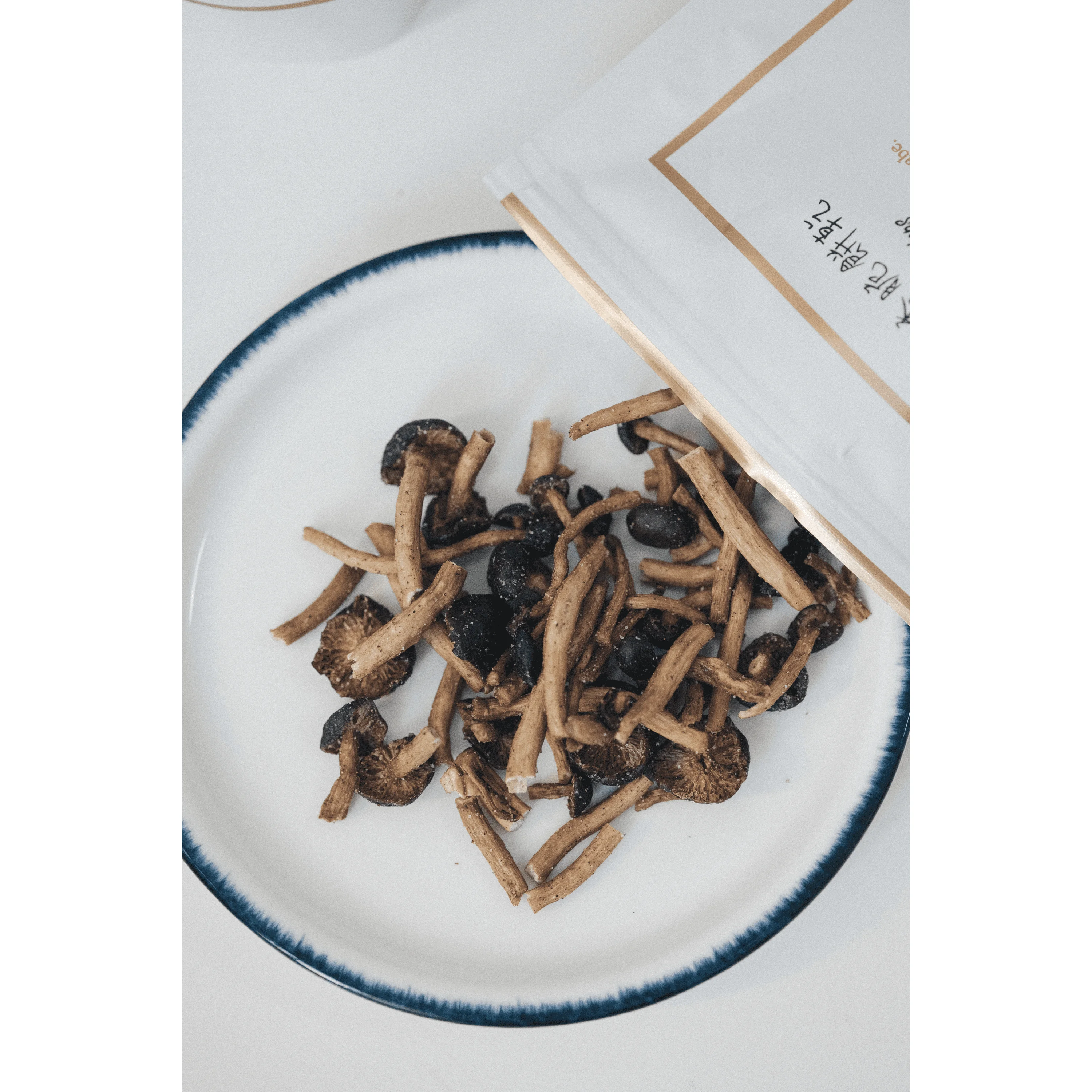 Baked vegan wasabi tea mushroom chip snacks