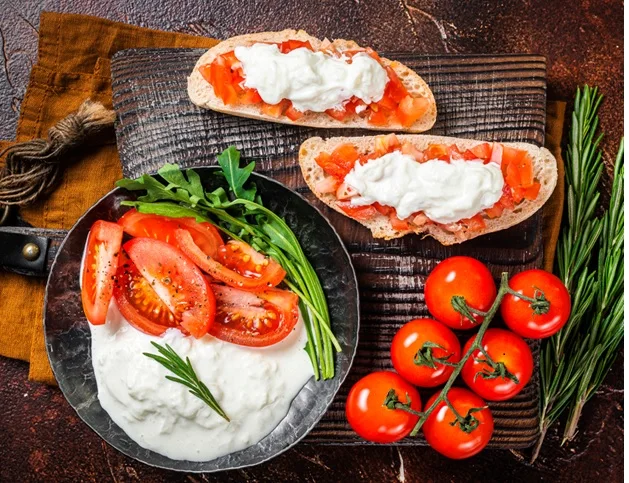 Casa Radicci STRACCIATELLA - Italian high quality chilled cream cheese with mozzarella stripes 200g