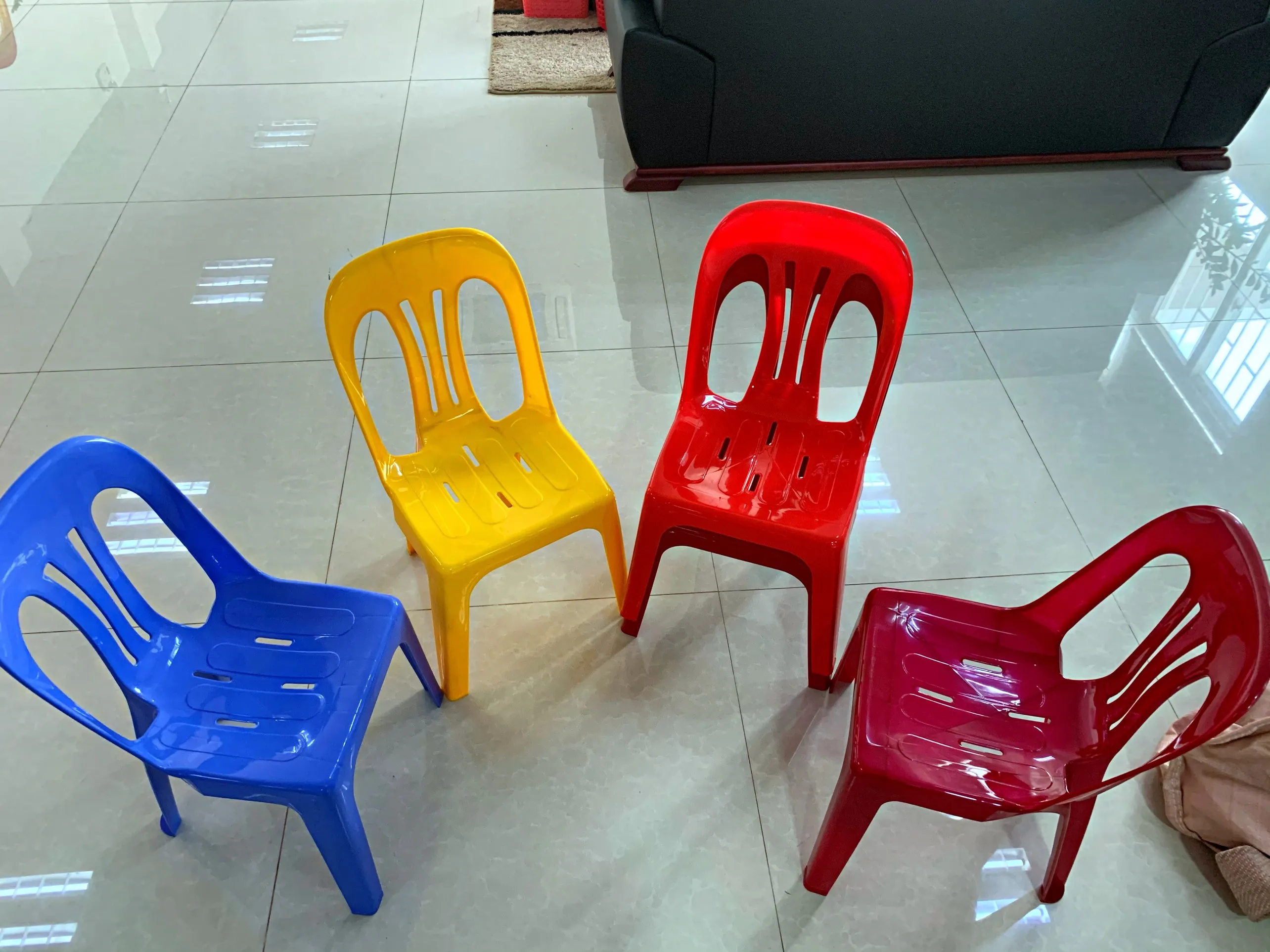 HIGH QUALITY PLASTIC CHAIR