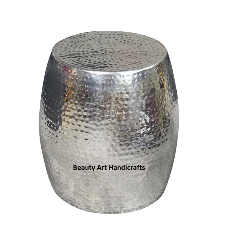 Металлический серебристый круглый журнальный столик