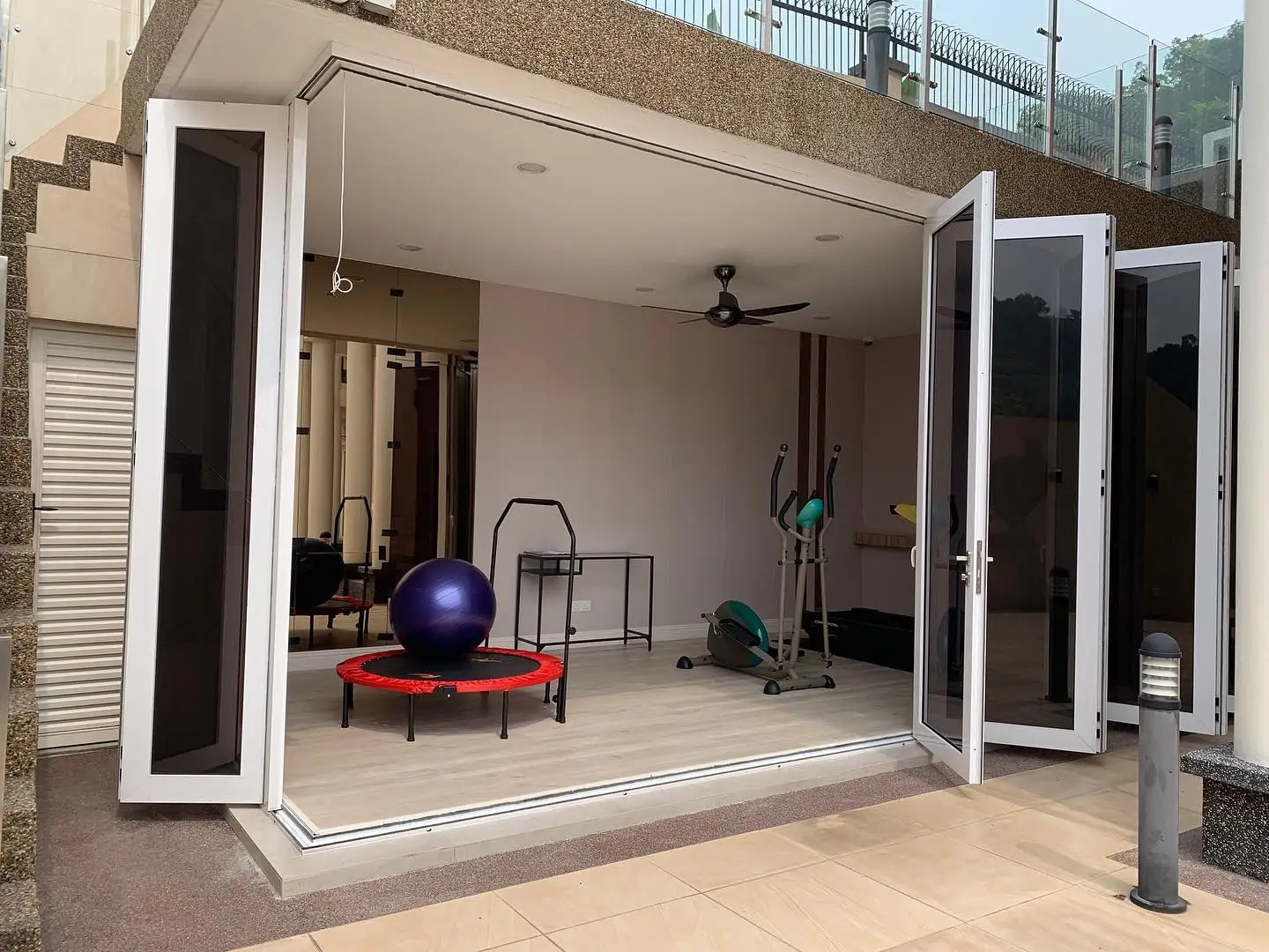 
Glass panel aluminum folding door/ bifold door OEM ODM Manufacture in Malaysia High Quality 